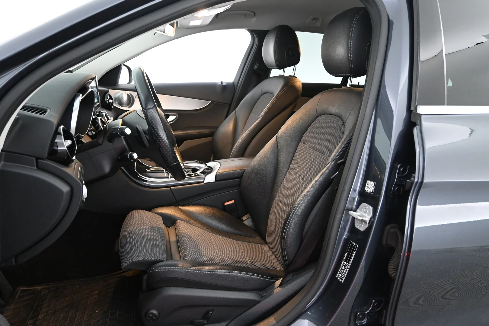 Car Image - 3YDHc3kHwiG6V901HksTxu