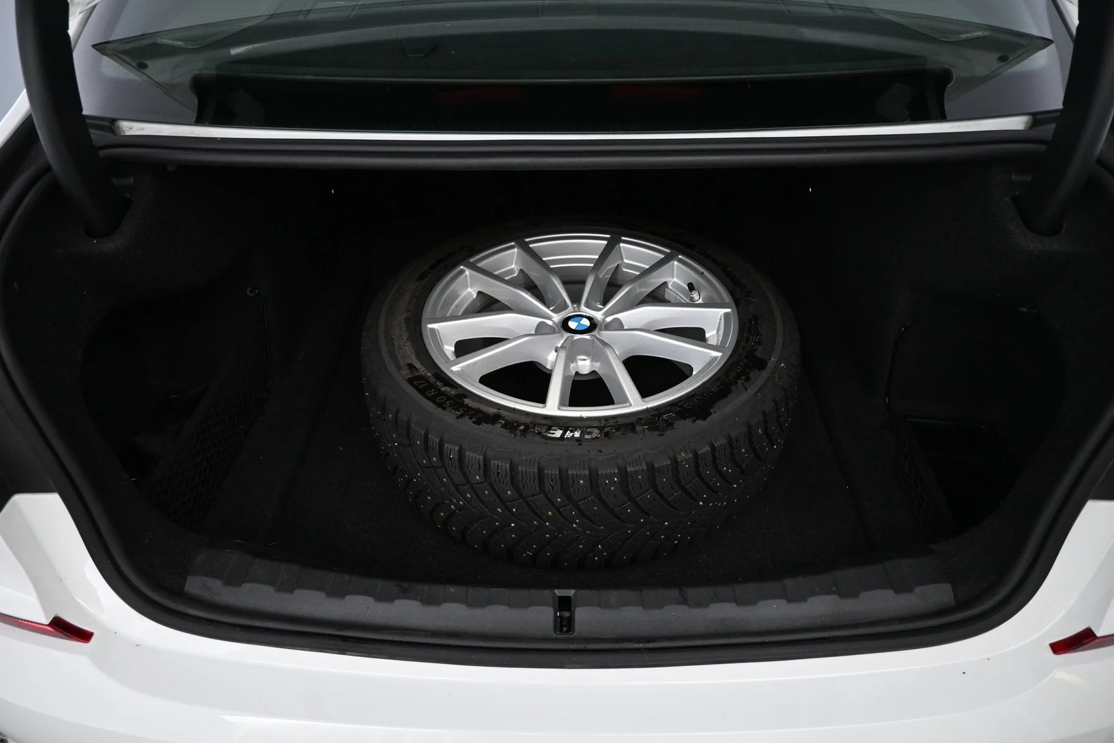 Car Image - 4OEhOY3Cnakf1fv81yEApW