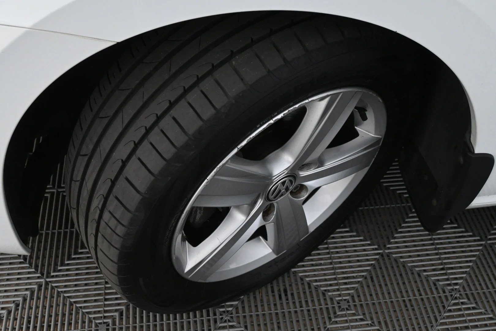 Car Image - 6TzFRlAxrUbICnKNZ7h26i