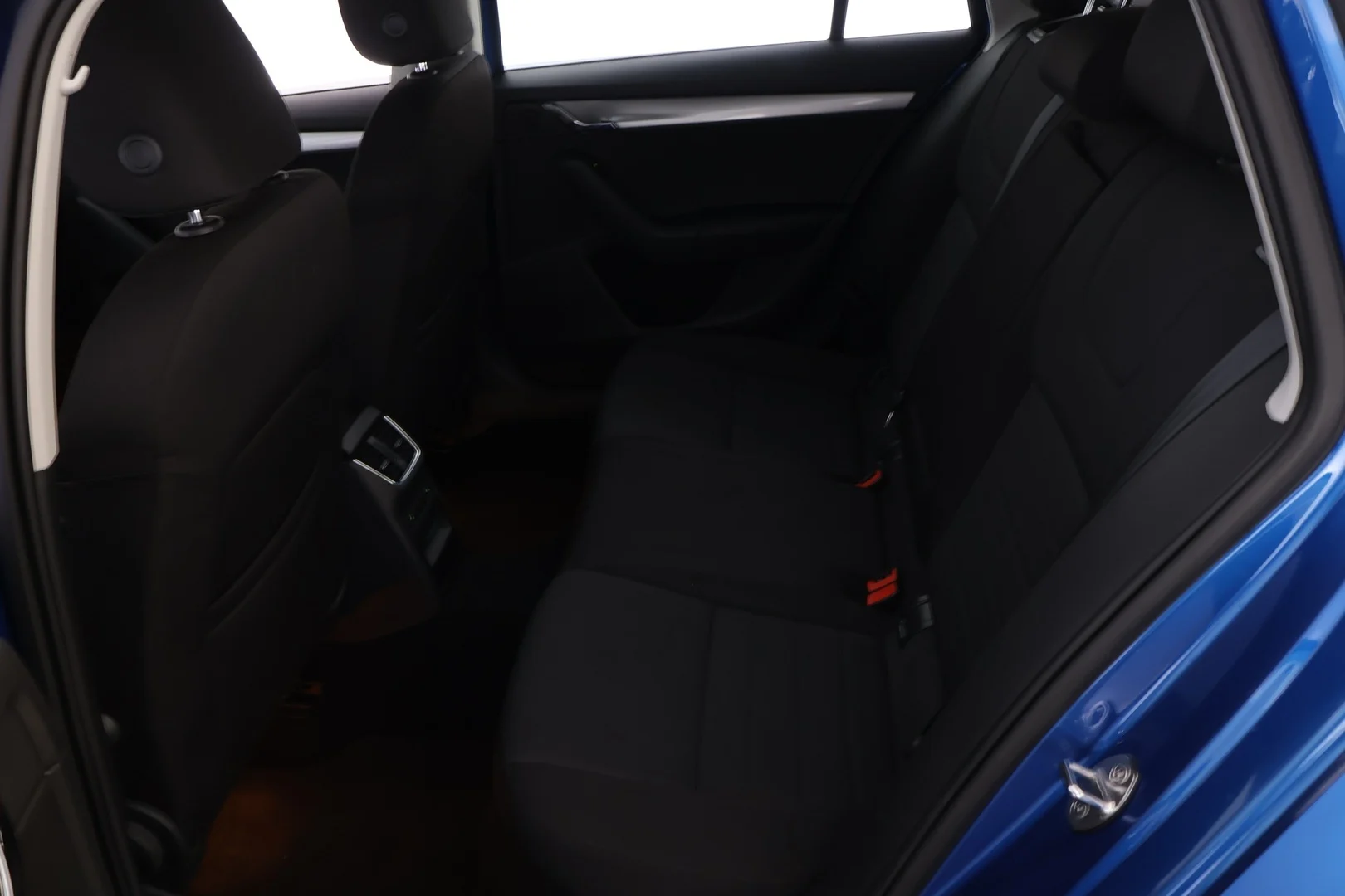 Car Image - 1KuFQjbEEaepXoIhdK35Oo