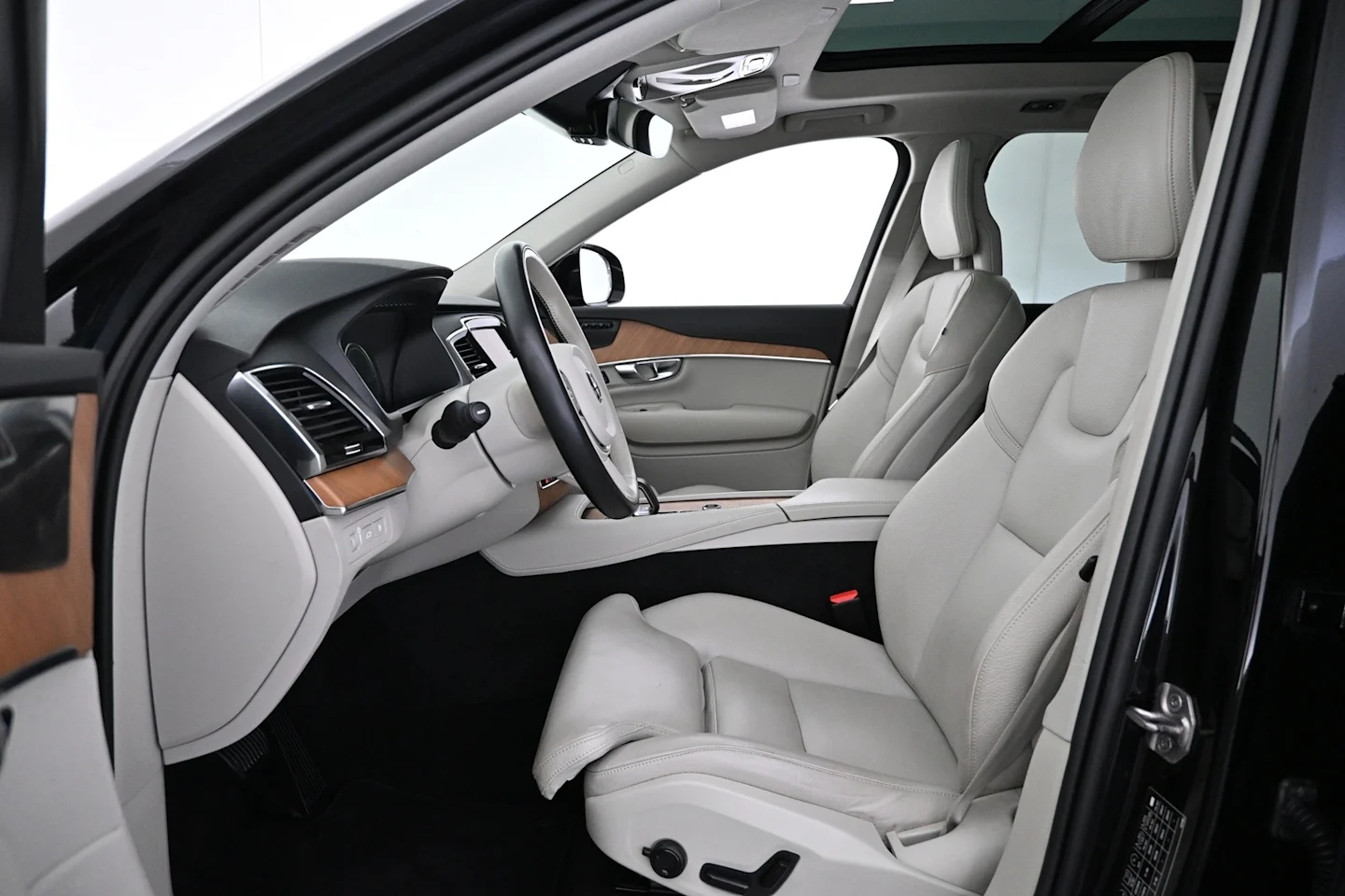 Car Image - 4wzFSFUoCceLO8IN0rTEY3
