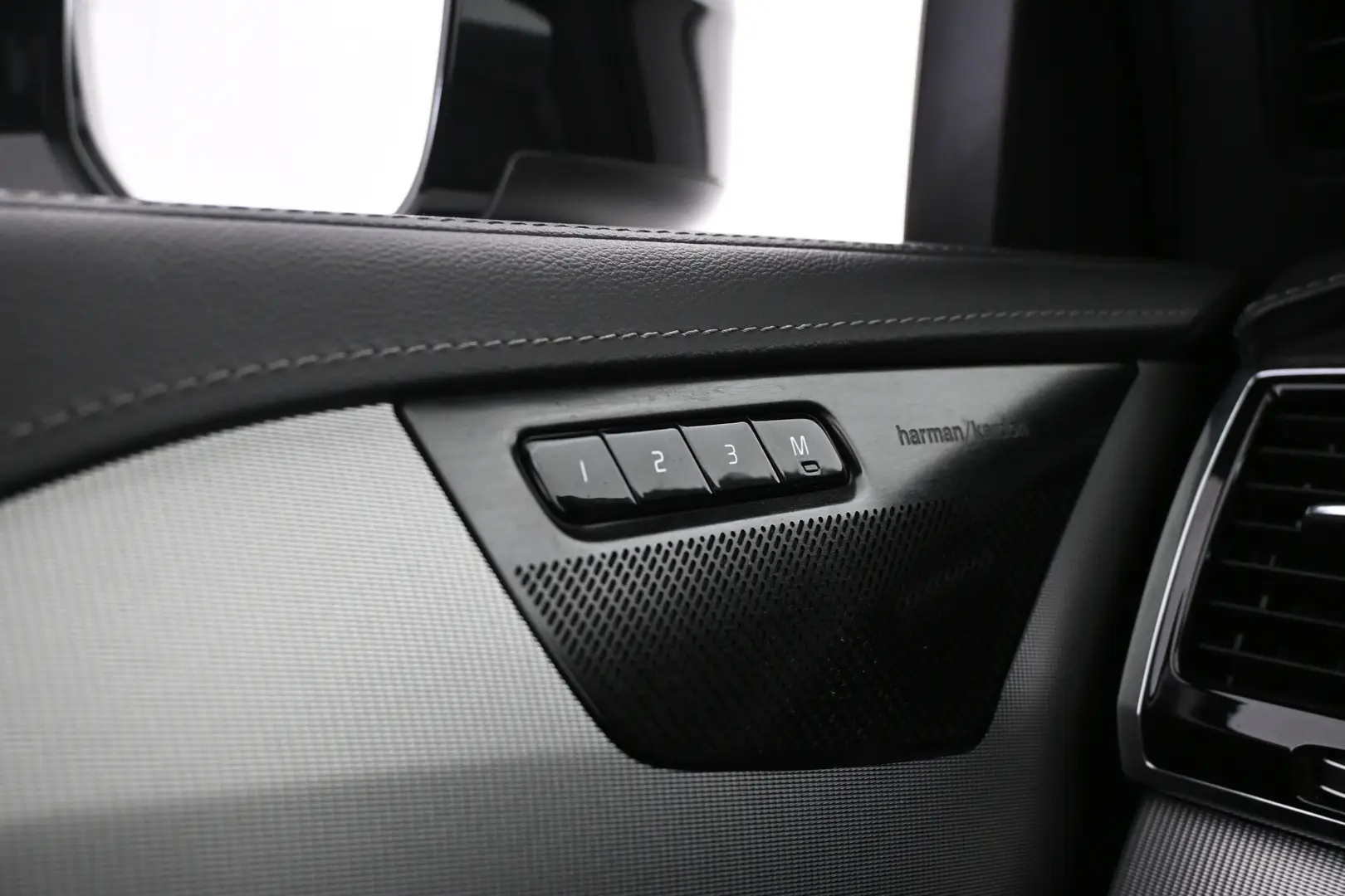 Car Image - 3vTpLUO9CXhuJhwWhlcQRe