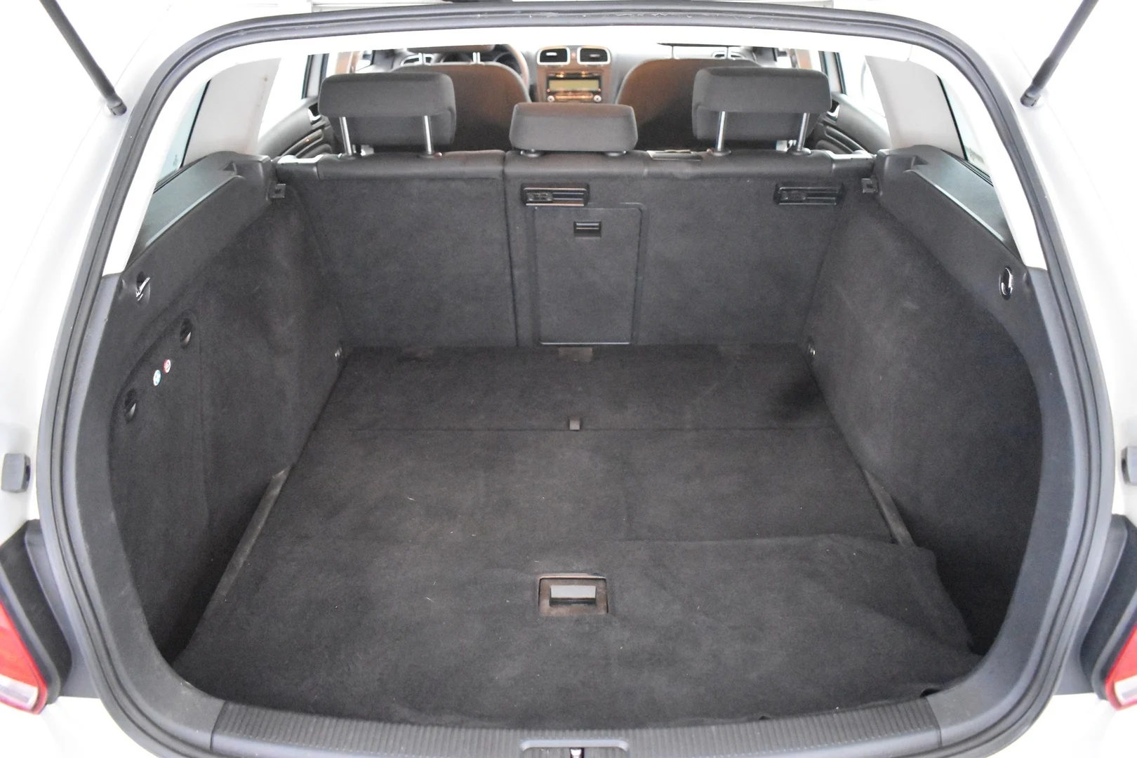 Car Image - 2zyiy1cli5QgAD4EVd4WIl
