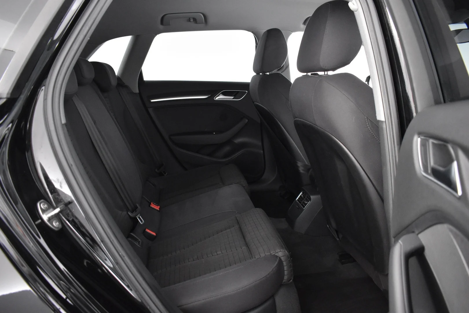 Car Image - neOXz5DDaQr2L7jPamqm9