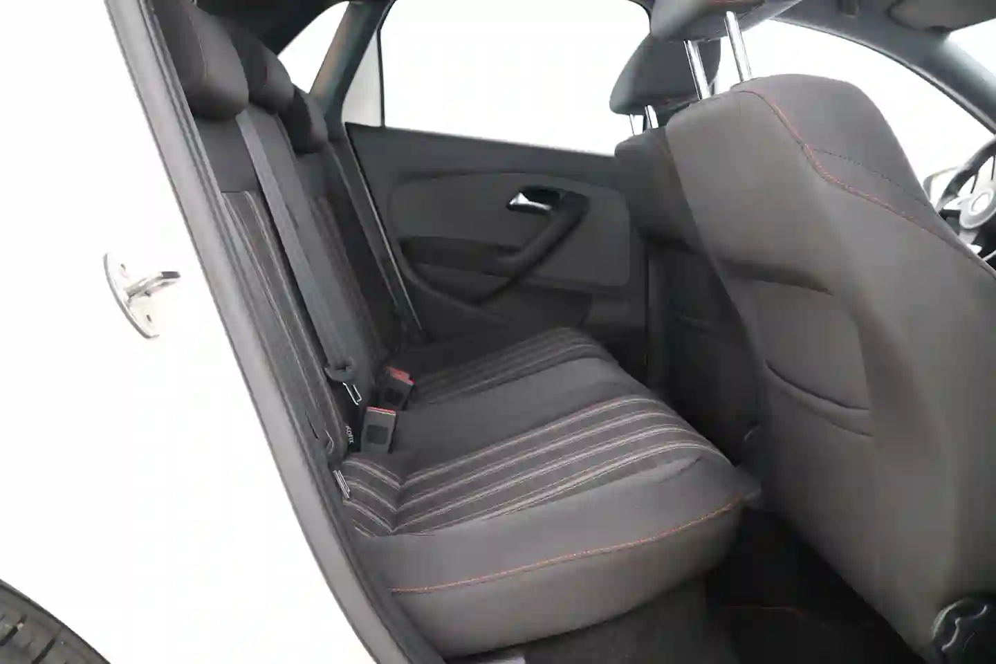 Car Image - 1INloYbLHl3CBi4khHE8AN