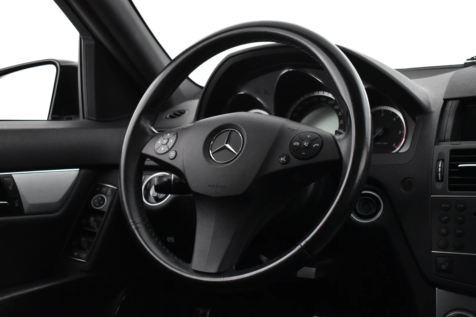Car Image - 44ZbySEl7xmF8zj8t18bZp