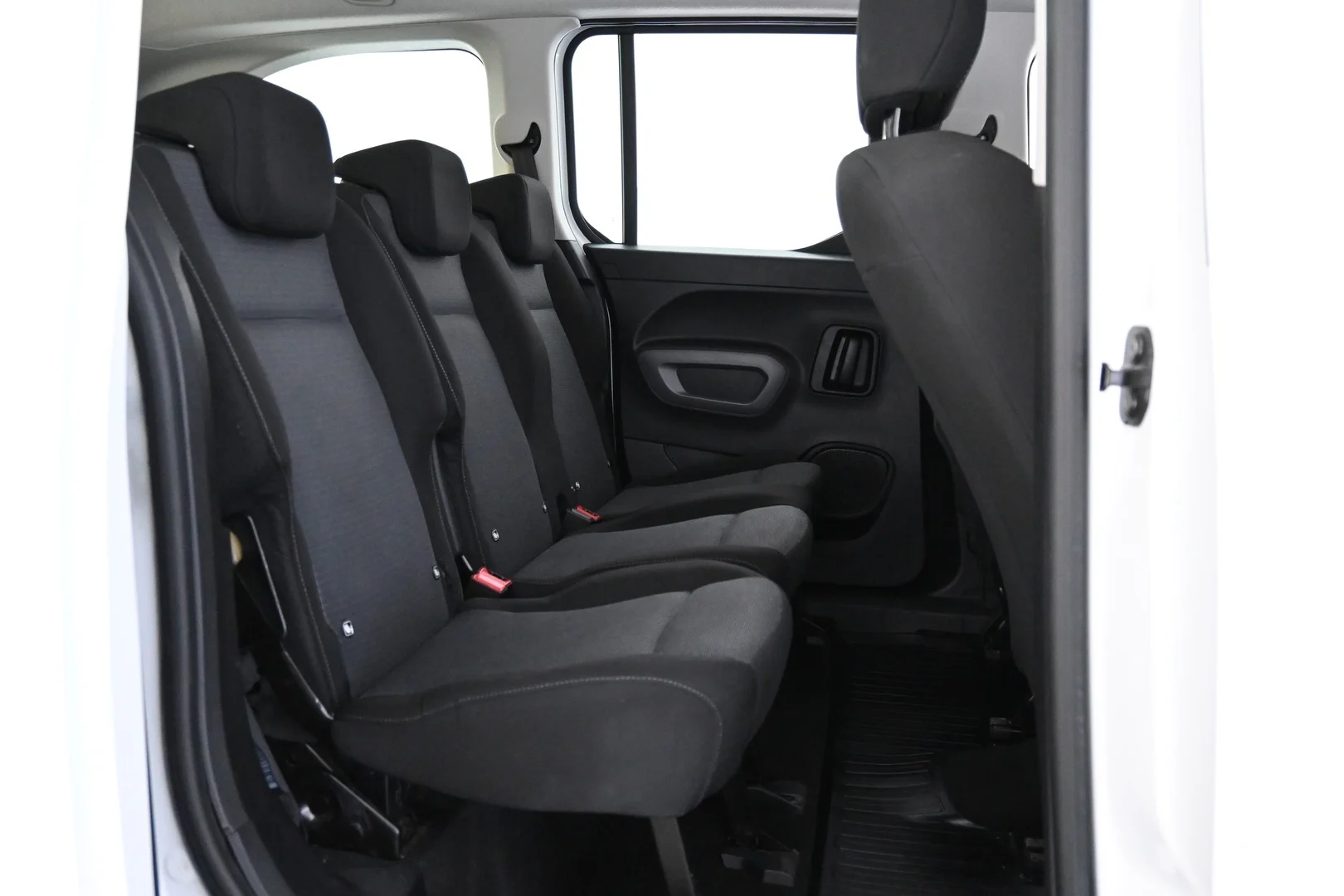 Car Image - 41uBCuc3N7nl9y6wSinErb
