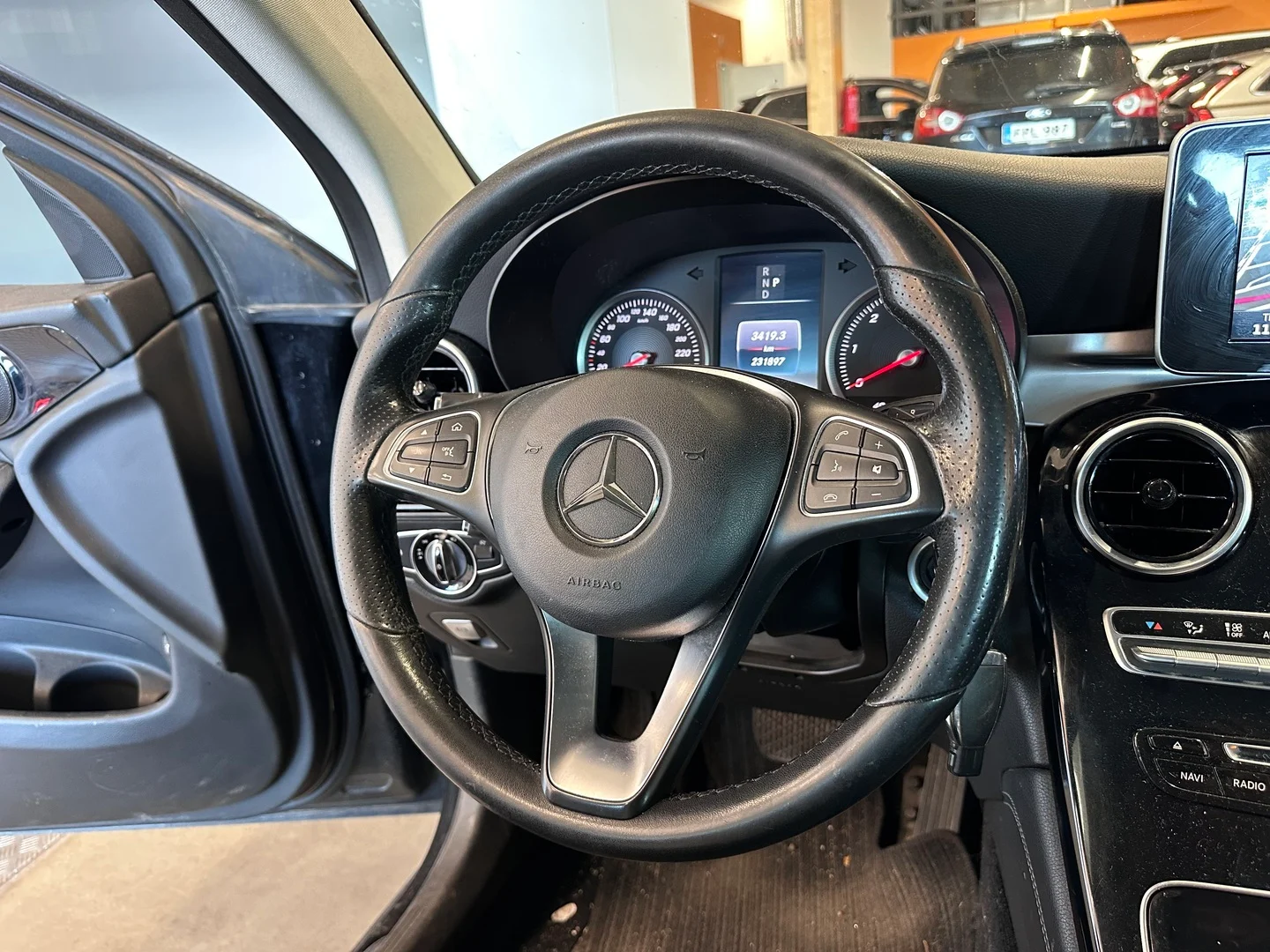 Car Image - 6E6s4h8zbU777oEIbYNiBZ