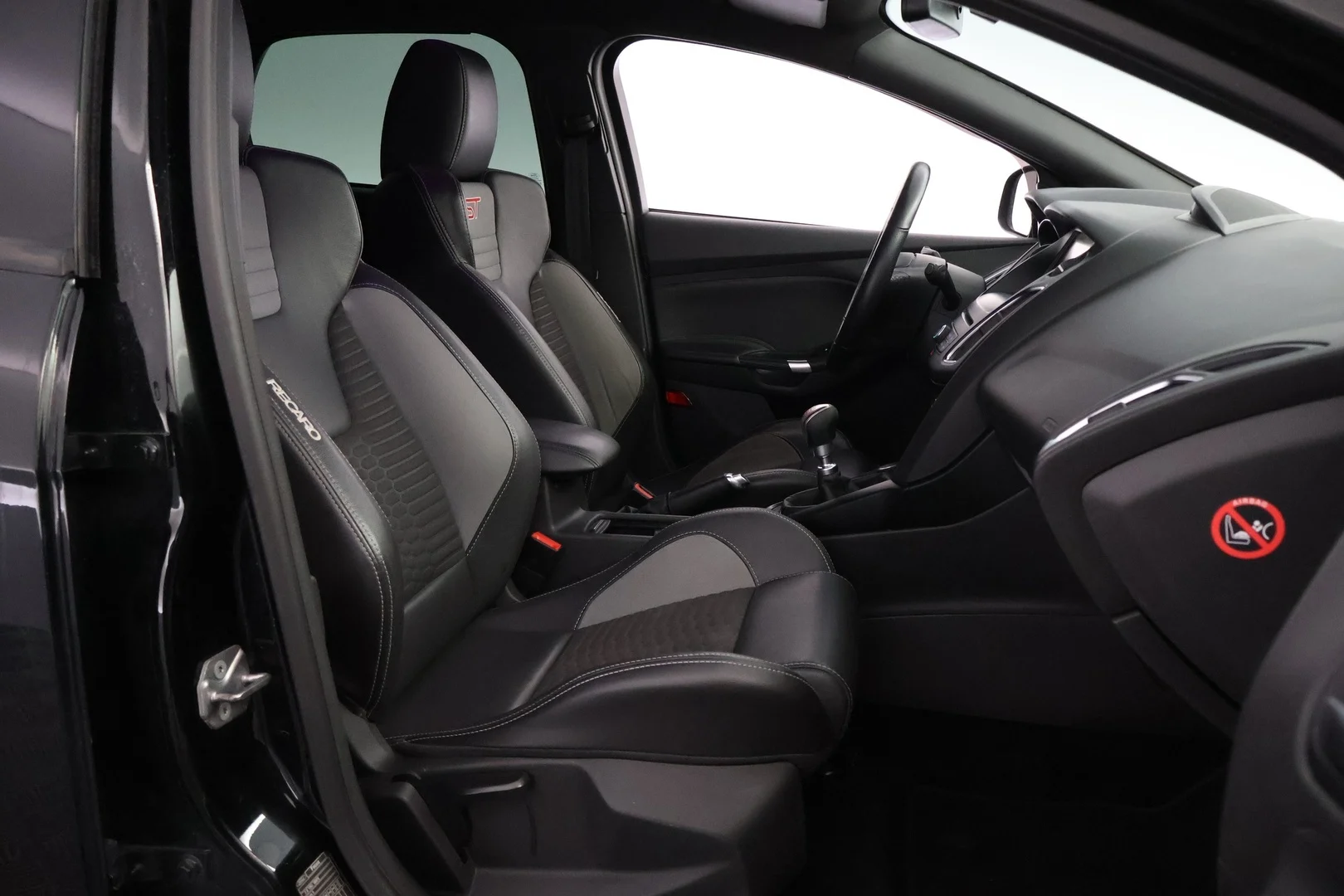 Car Image - 7ze8eVIVTJbPgFachU5IP6