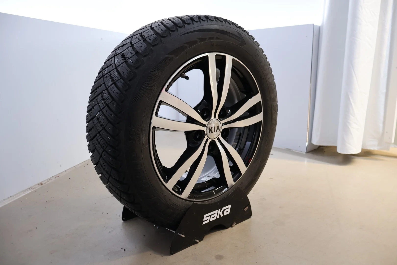 Car Image - 1AxHuE1o3hVcBGklqWi4FH