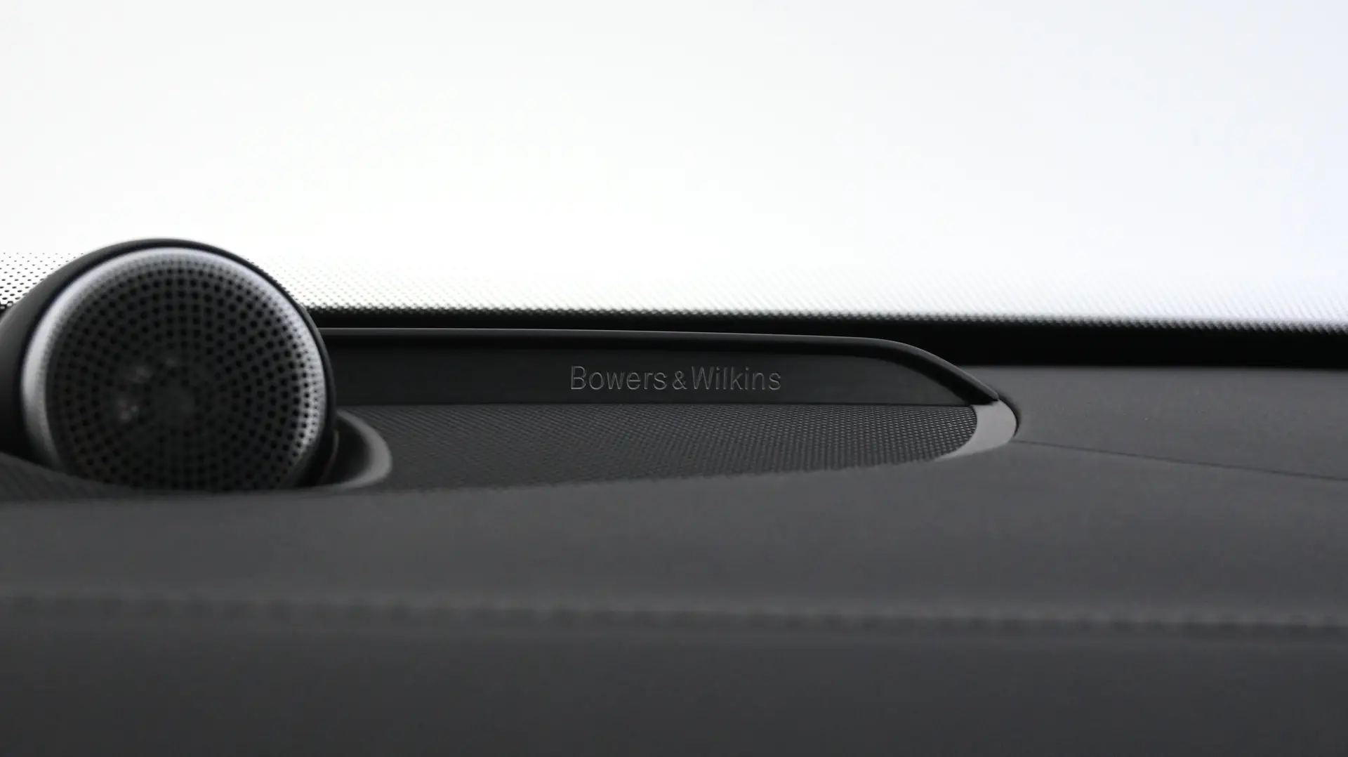 Car Image - 1UOdxTNotaofxFc6s8C5pN
