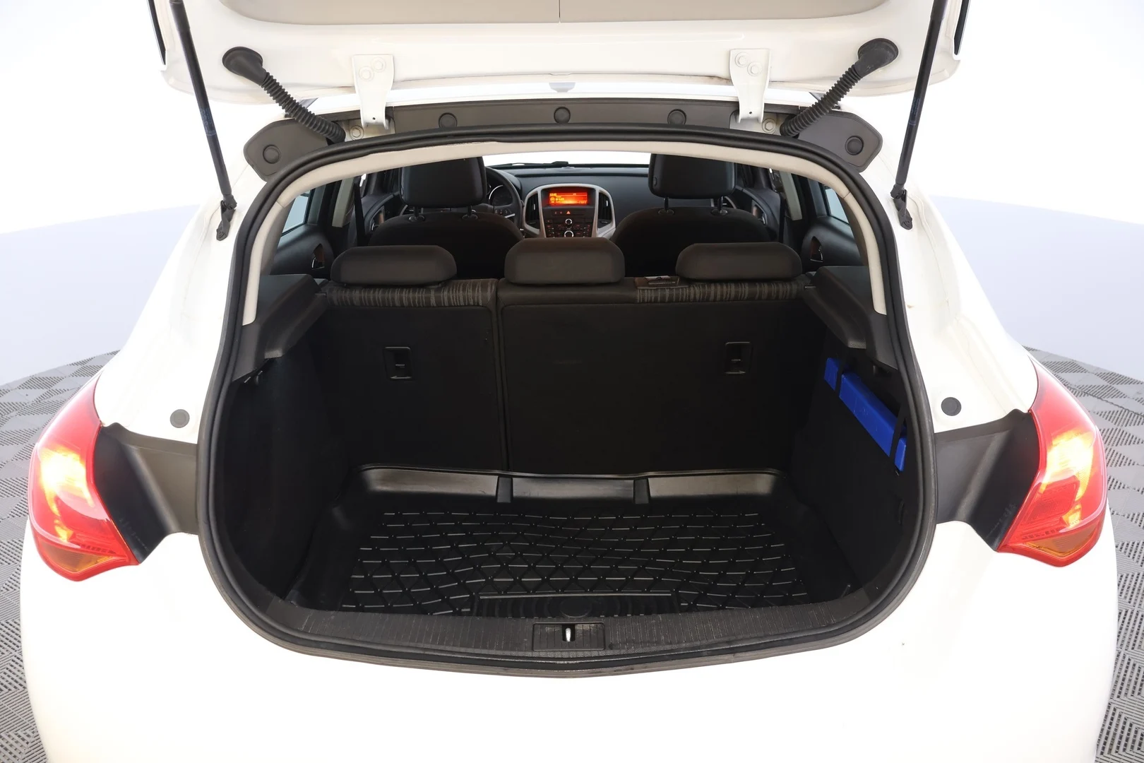 Car Image - 7r6XjIkL1APsgIrugzbguu