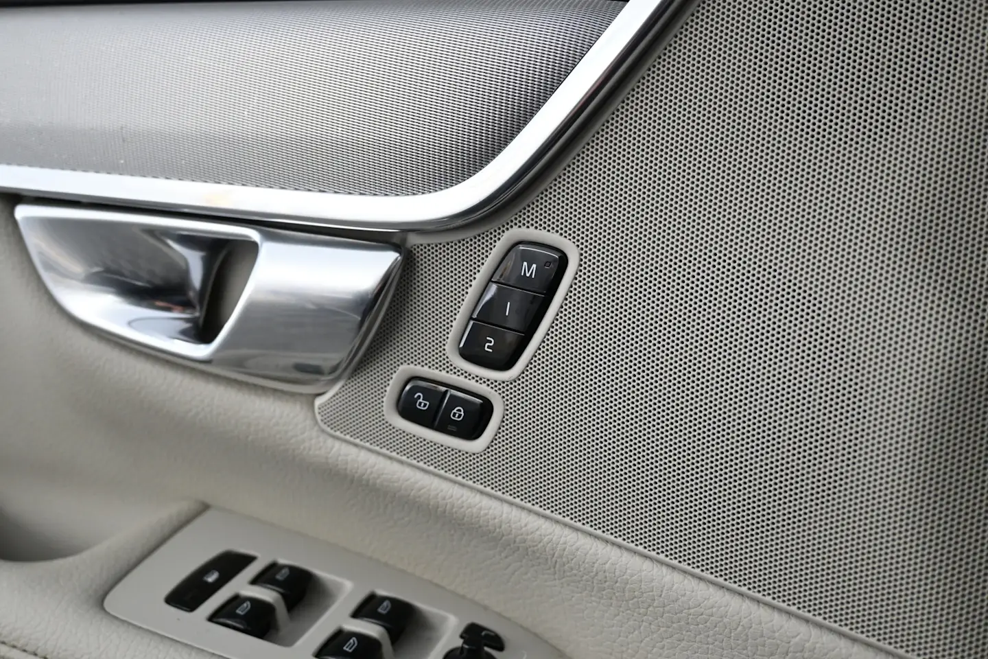 Car Image - 1AxNoMXUem26o9svPe7VDR