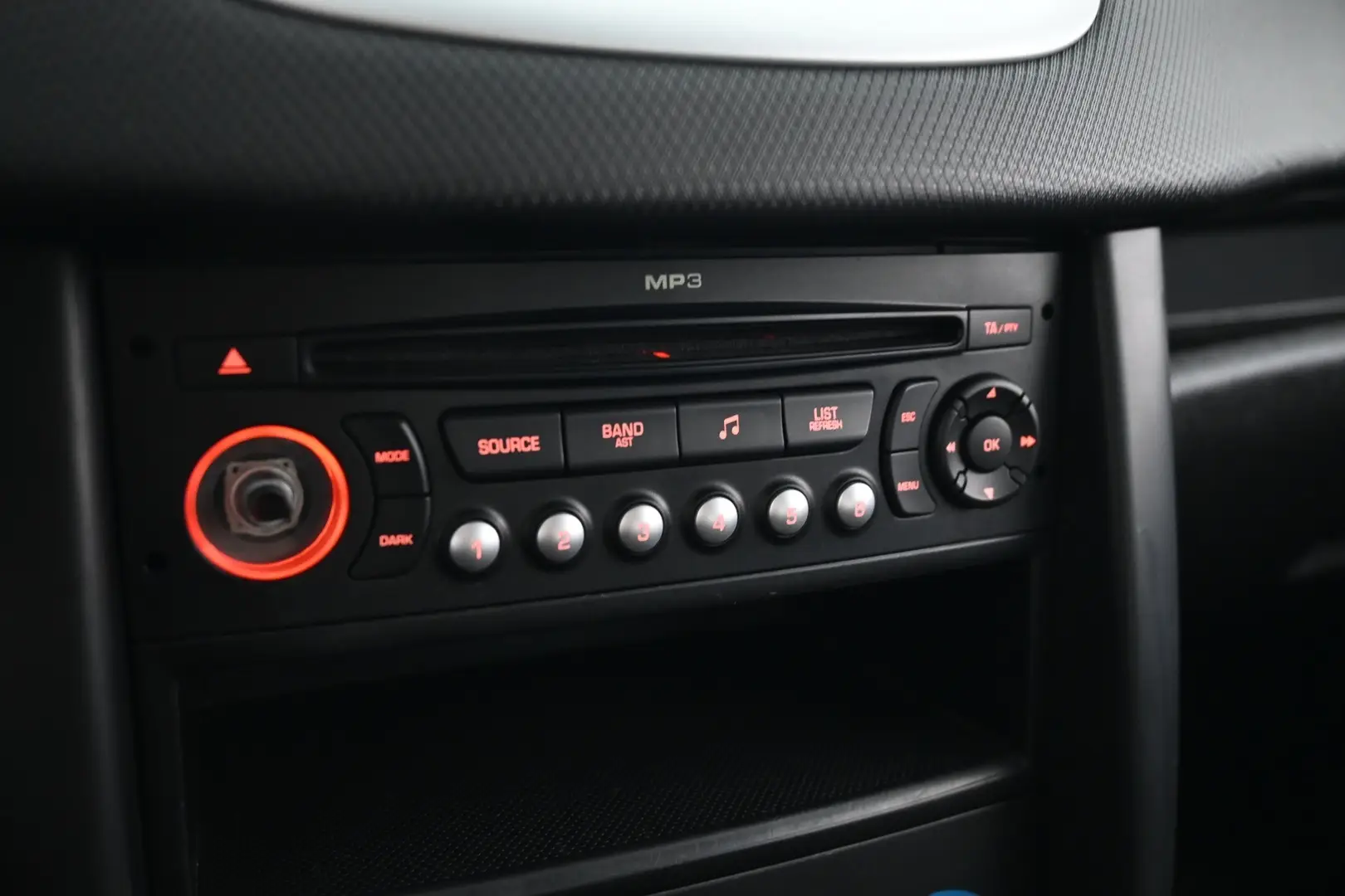 Car Image - 4YhIM3jfJrkYlq1GFWMejK