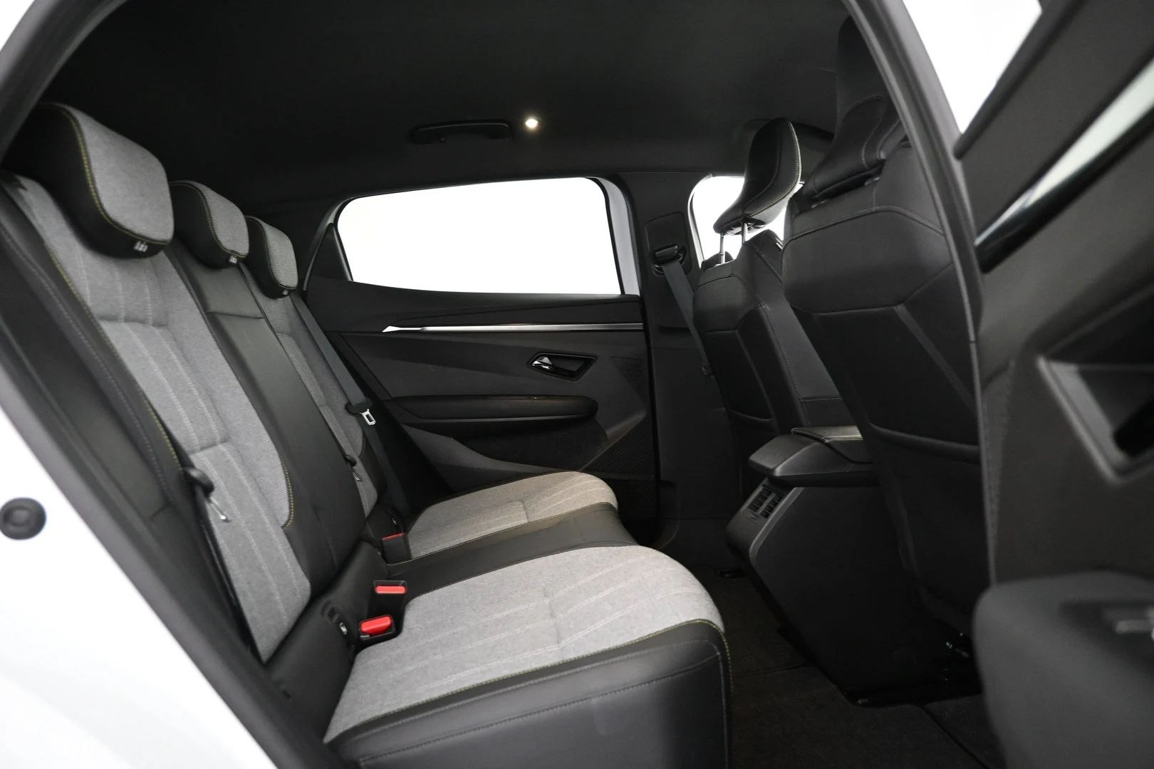 Car Image - 1vqTu3zCAzWqoLoUgRnCXZ