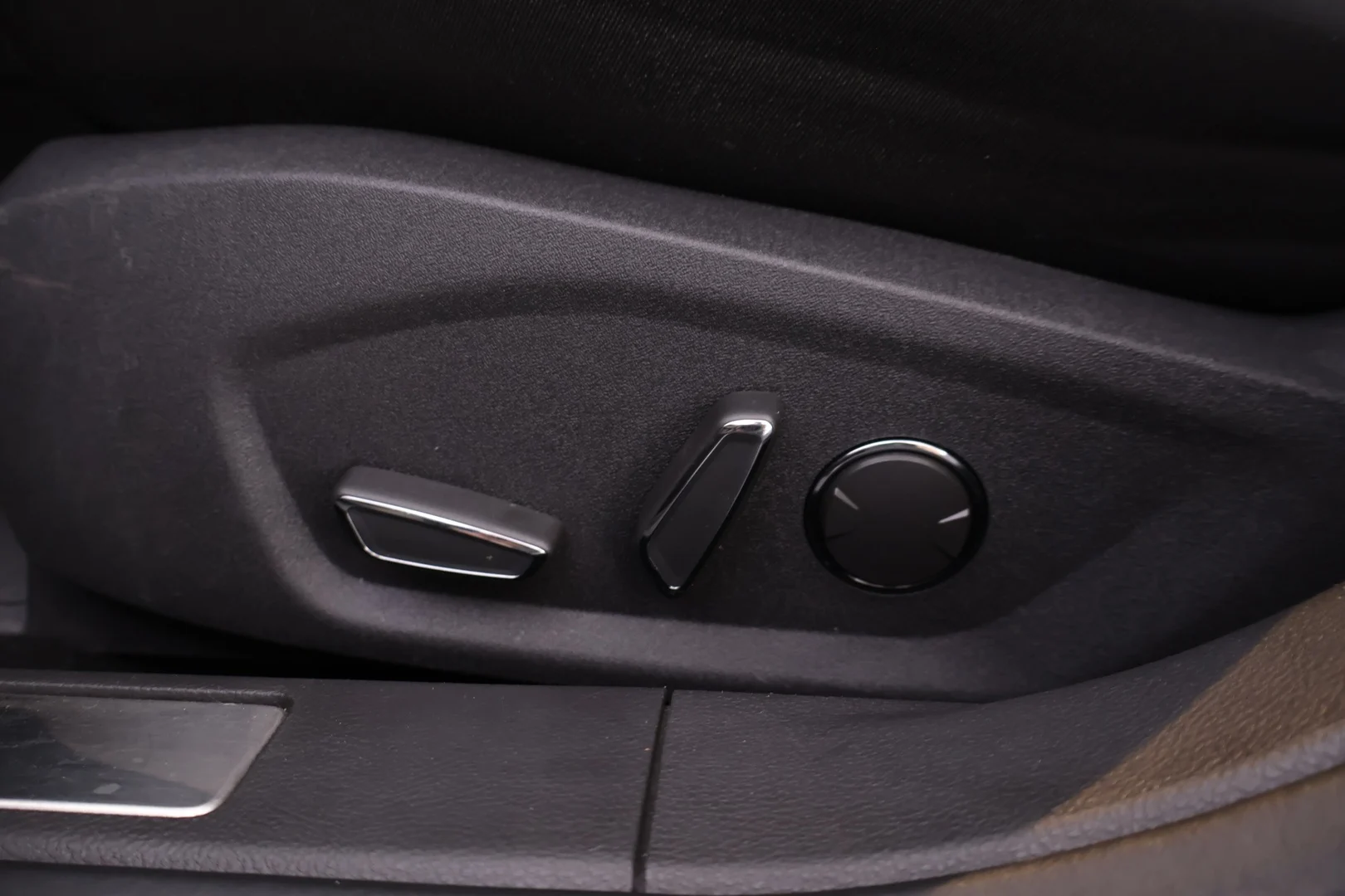 Car Image - 1tQjfGvAlz53n9m7jxuDcG