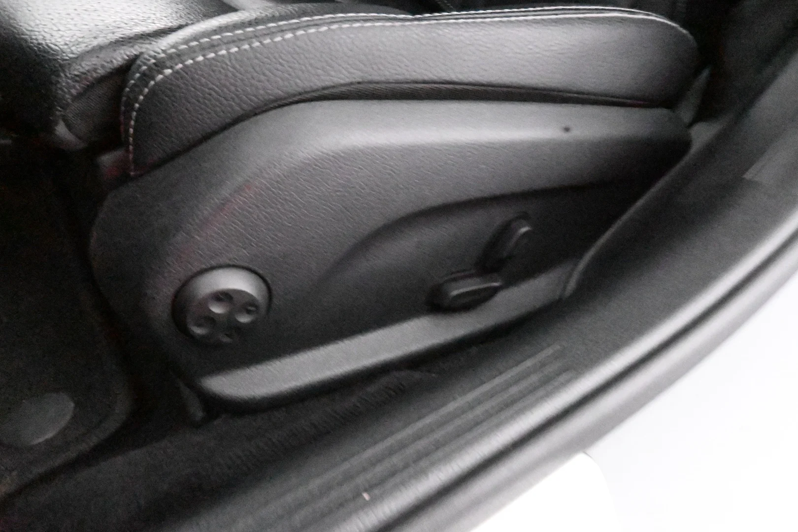 Car Image - 2flsIzprQ56dMlDvkICPzx