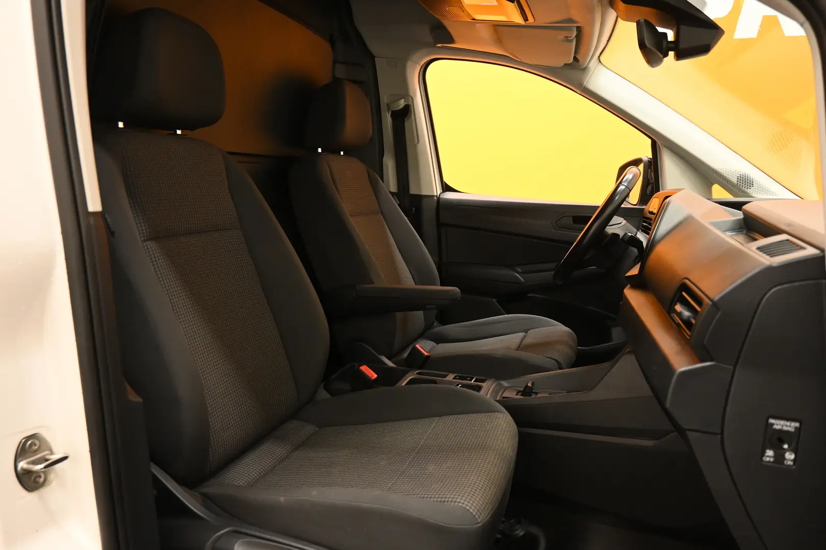 Car Image - 4bge9r5Kj4zUXN42pVDnAE