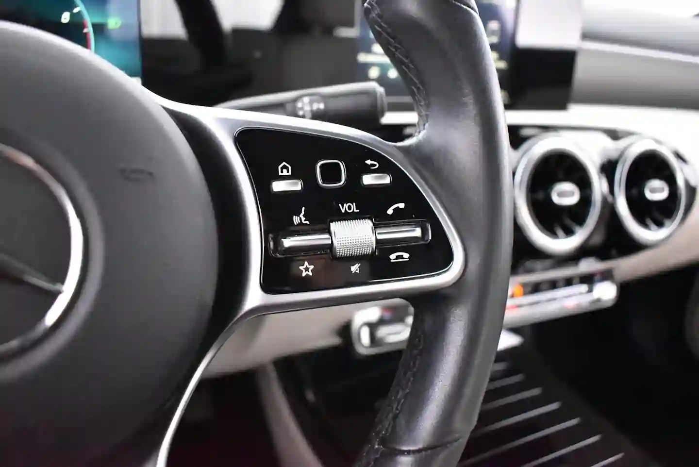 Car Image - KgfFSlIOkkcNvhXb7OA6c