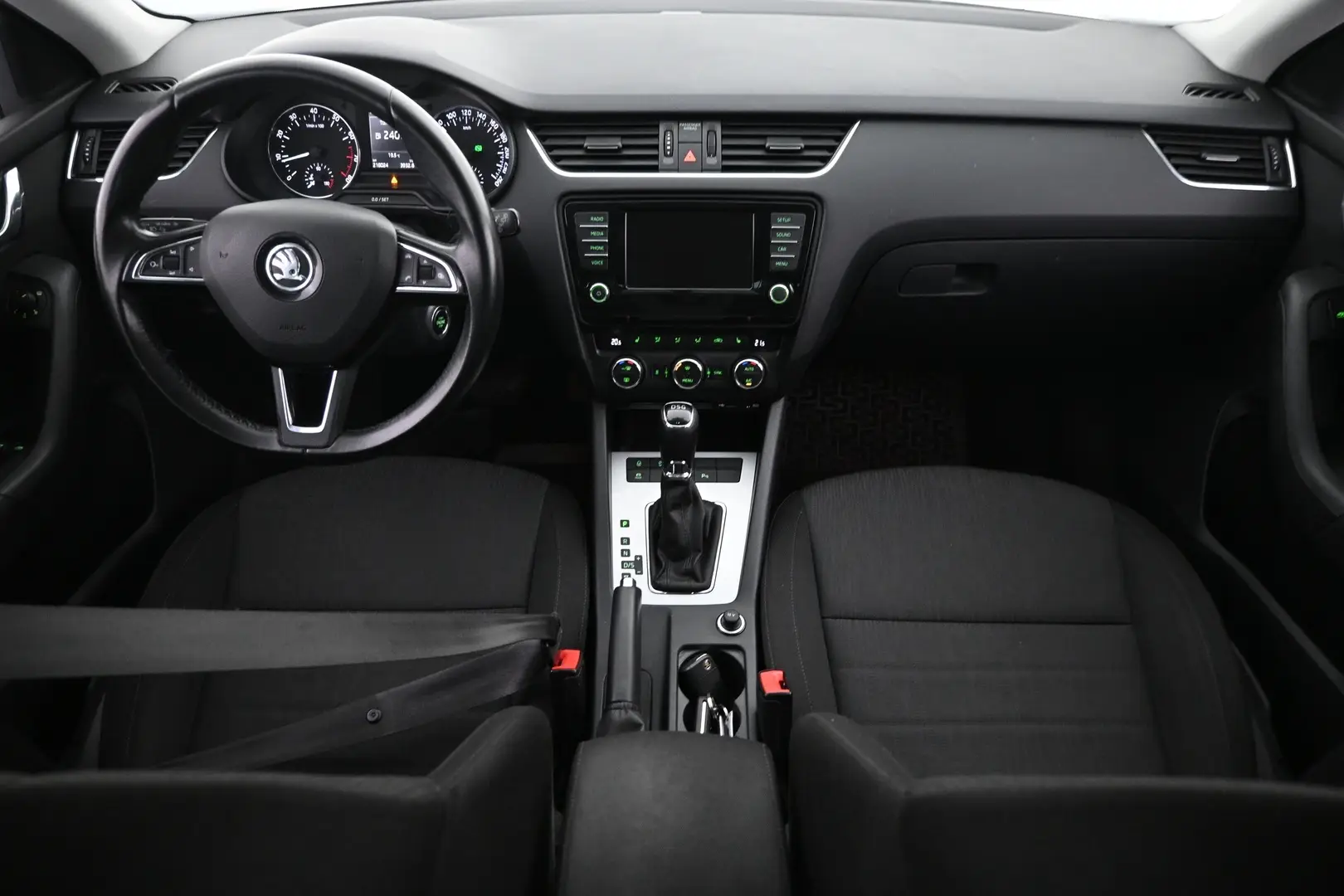Car Image - 60JczBX9tAaHXWvP8947G3