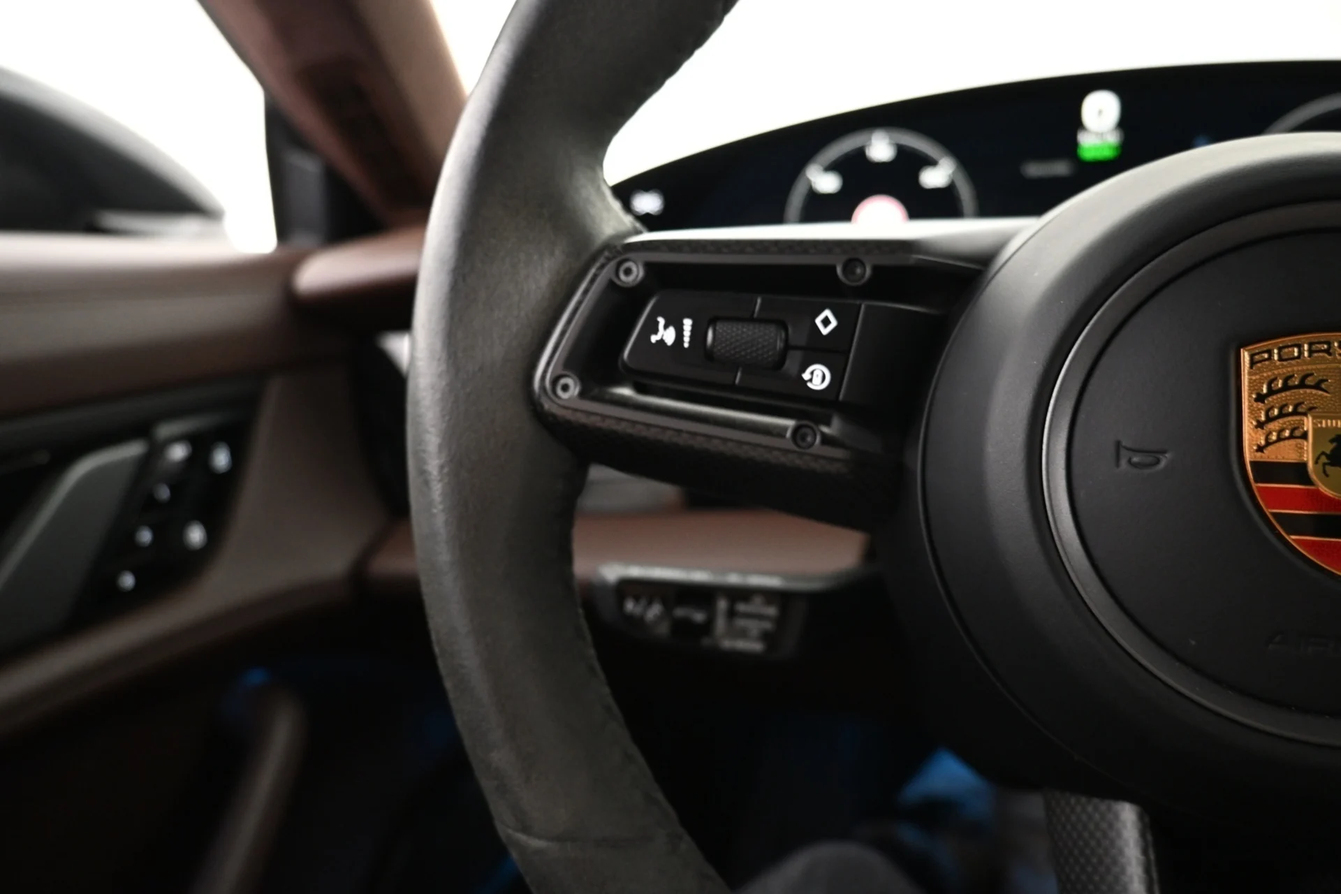 Car Image - 4kQ3uudvTj8uRFMlnVYKSc