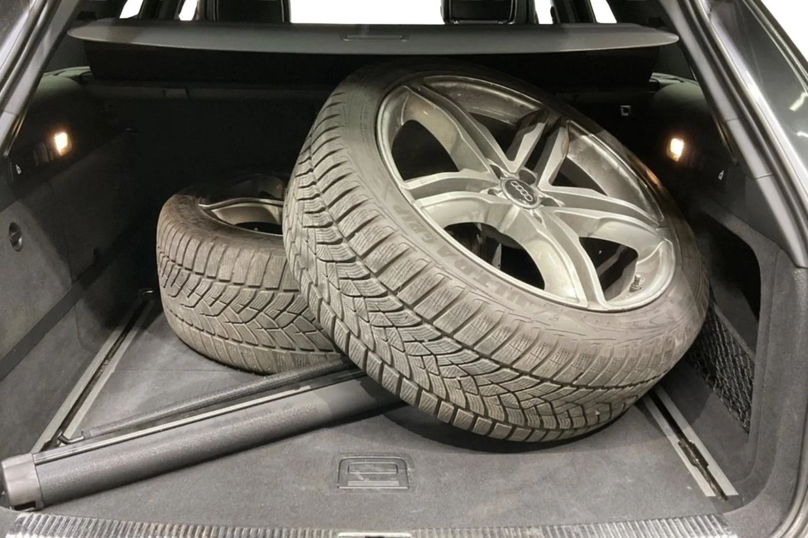 Car Image - 31K9GqDOnnVfYvjOLTpkCB