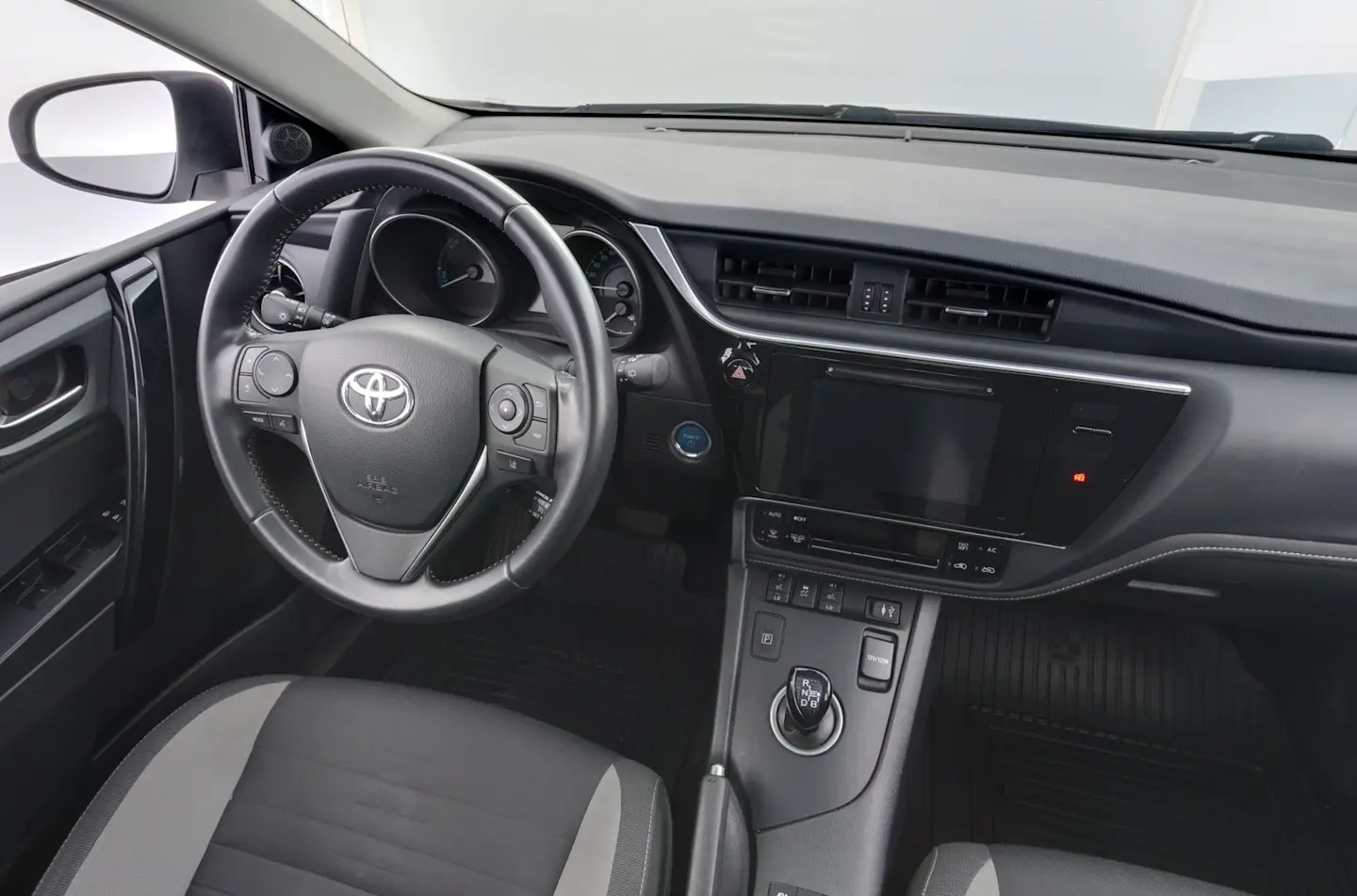 Car Image - 1YJoG7vlChOuRUp4UGqs9