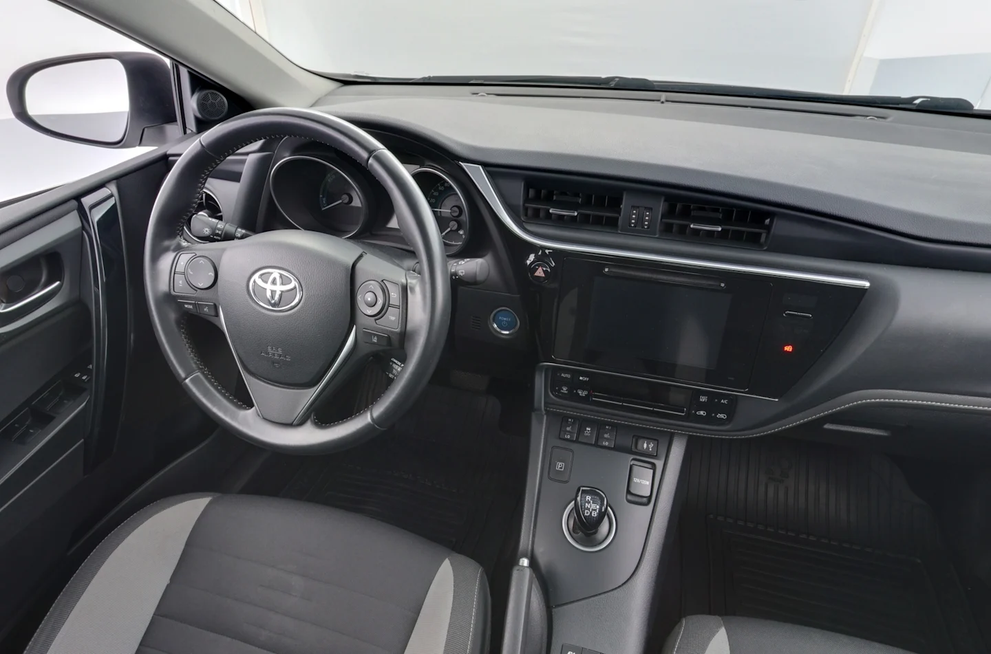 Car Image - 1YJoG7vlChOuRUp4UGqs9