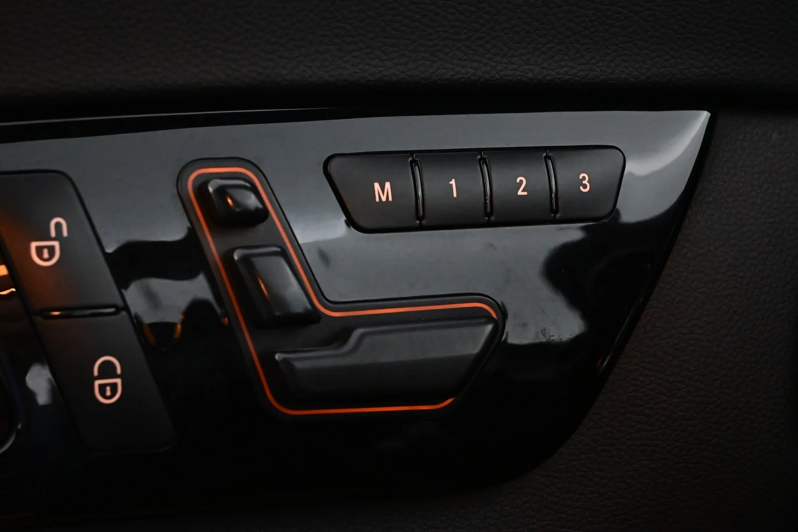 Car Image - 6b0WX662ddtRV9rFNVVjTb