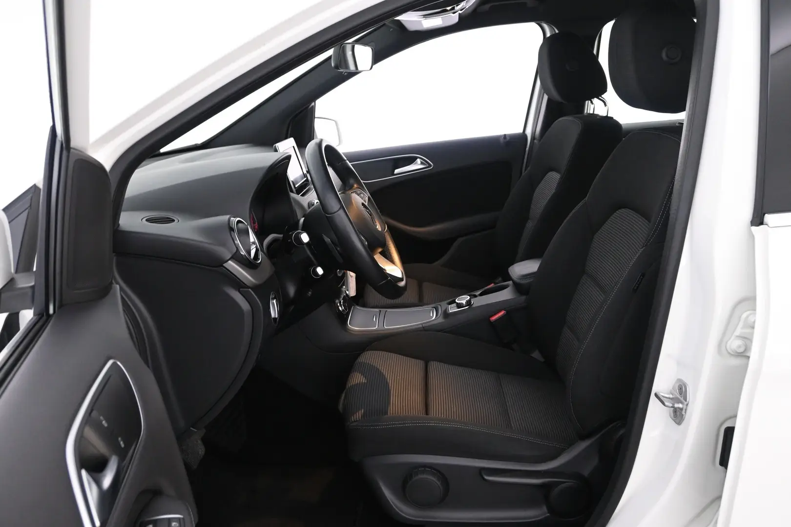Car Image - 5nd01uGvV897e8VU03C3TM
