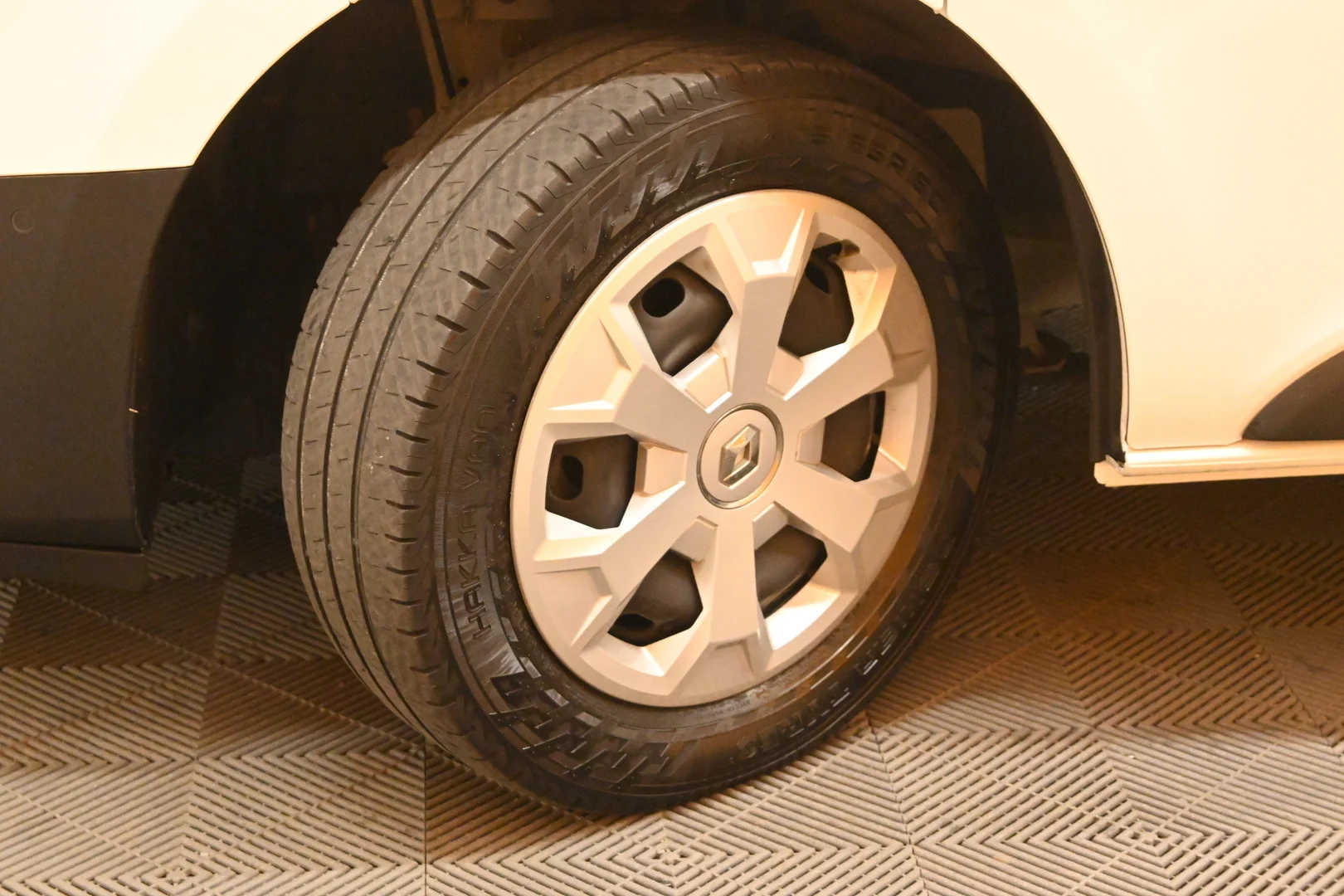 Car Image - 6YIPywrPttxs9B8KjM6snH