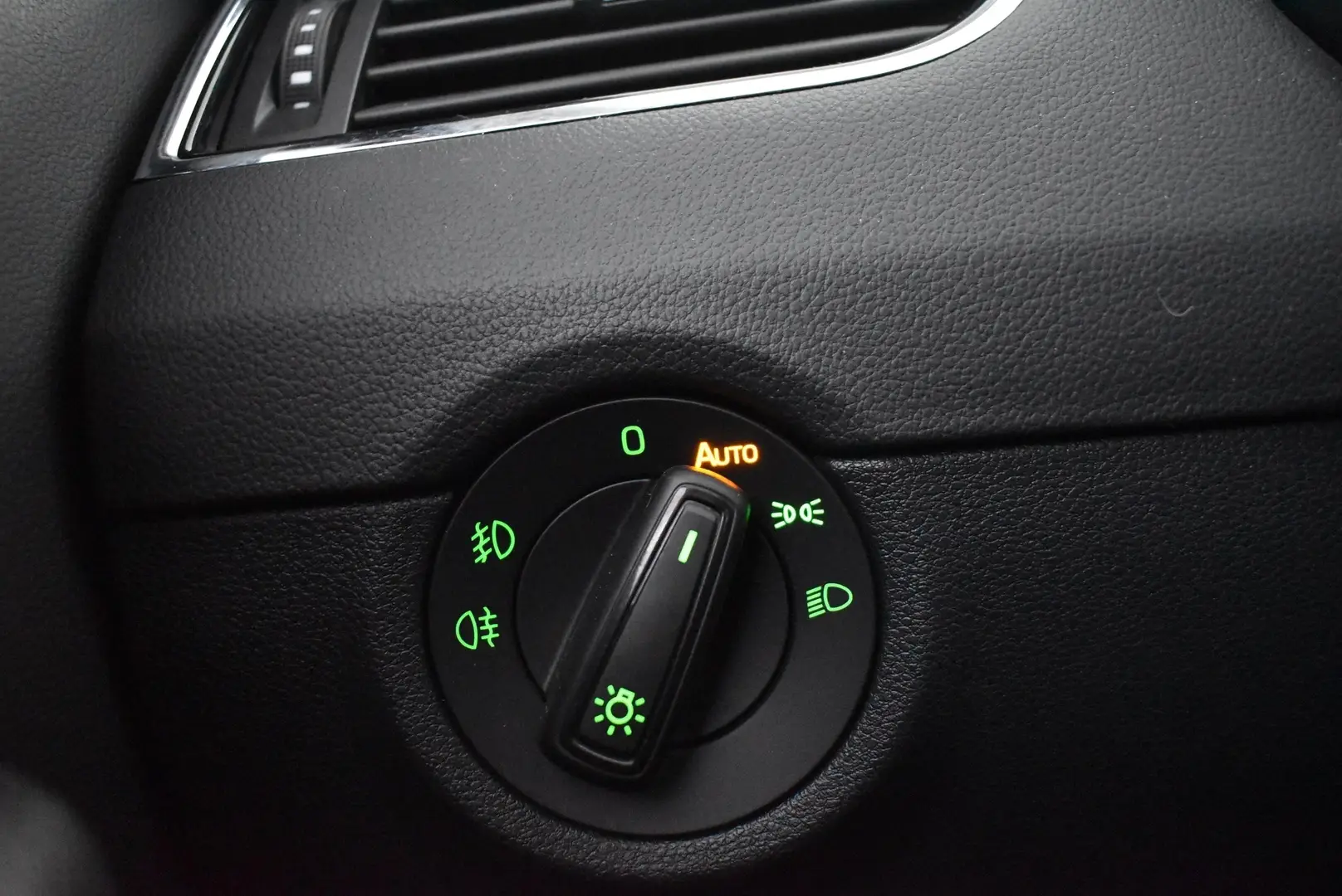Car Image - 1ll8sL7zBdllNXtlfvDOSF