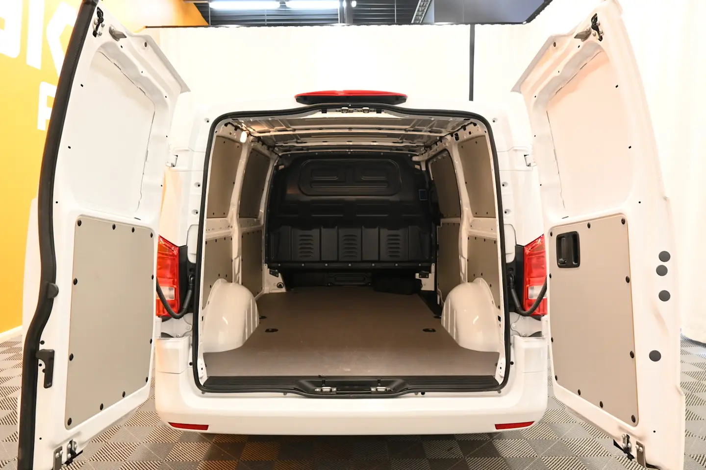 Car Image - 66YYgmgUh0SuMcULqx7zTc