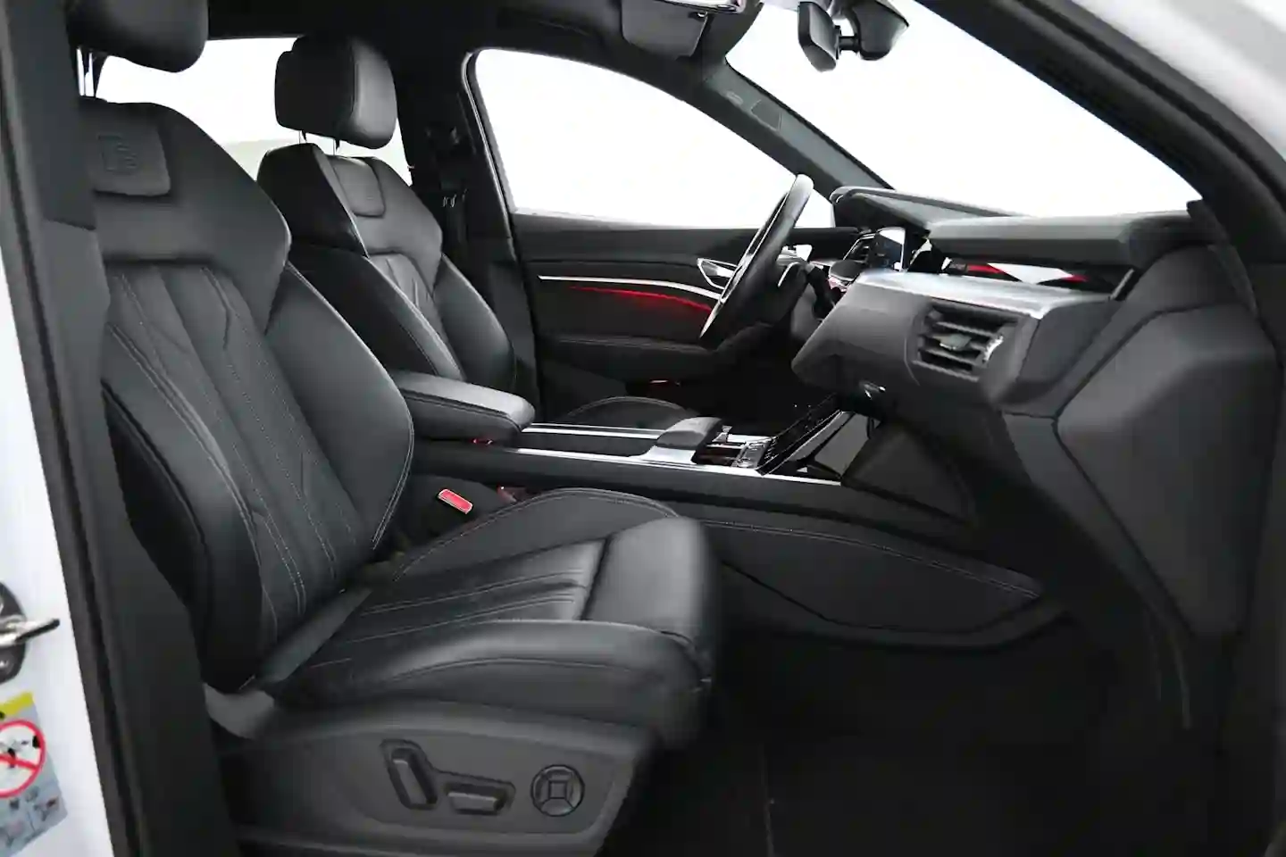 Car Image - 6E8VGmBzF9pgoyVEpYvRcu