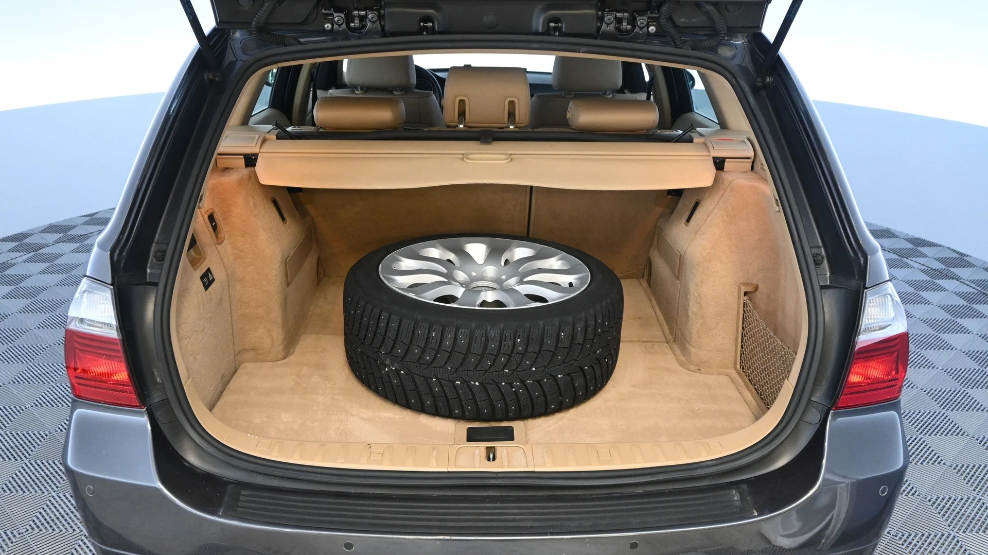 Car Image - 7mf6O52YA8poMFdcxxKCwL