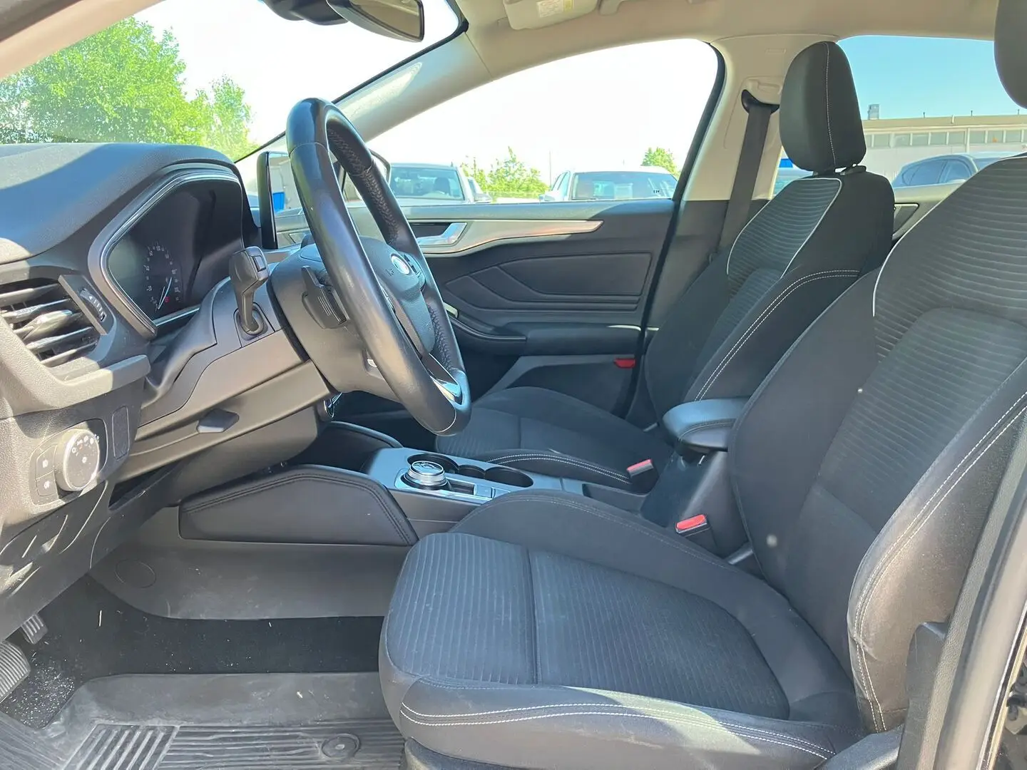 Car Image - 51EVxKquFahK0BnPN3ClkQ