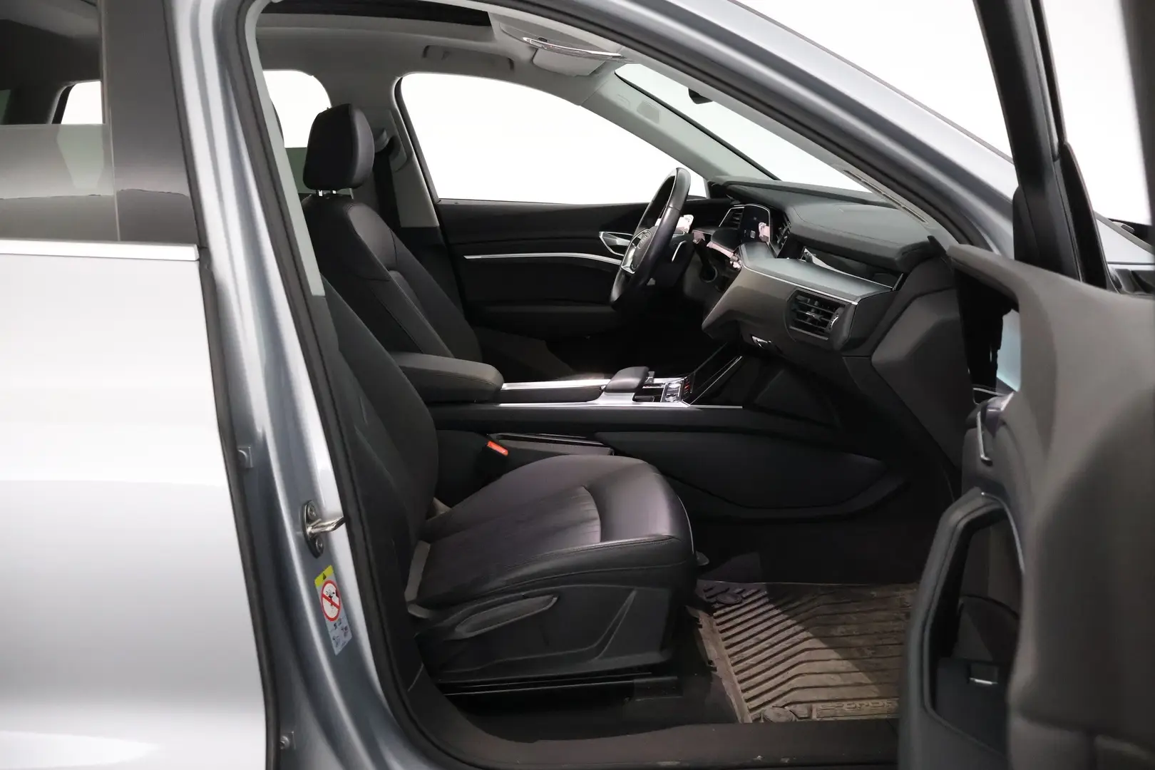 Car Image - 3zInkLPjD6MbFQSr7Z8DgZ