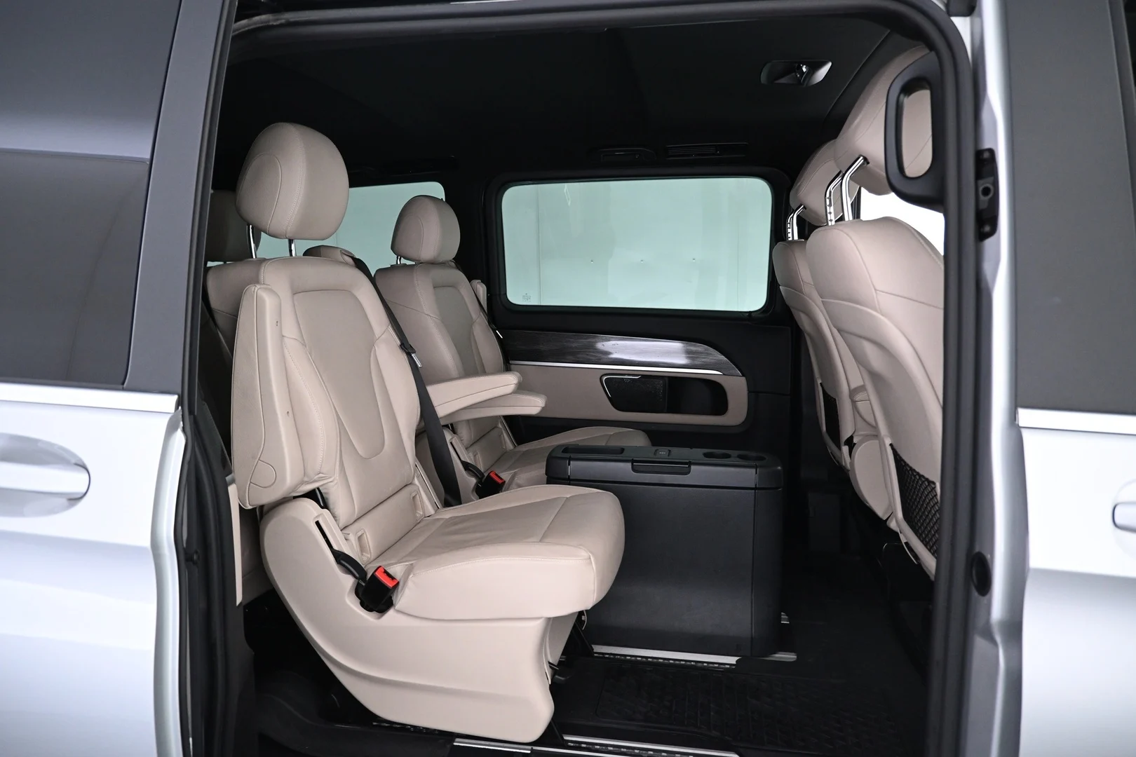Car Image - 23fm6KtyYLUp9GmmLG37lx
