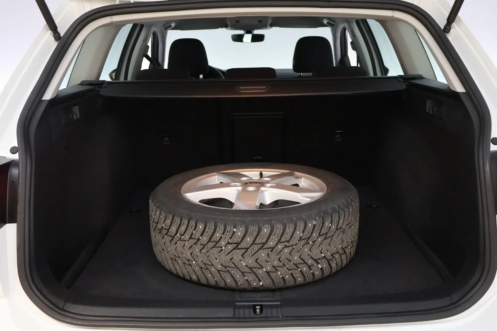 Car Image - 3pn8YRoQdVgMsecVoDpmxO