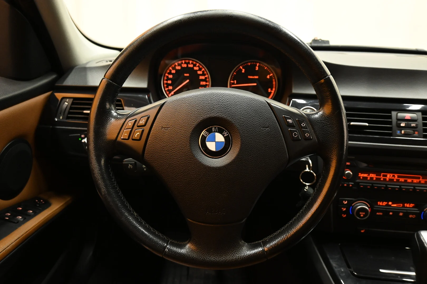 Car Image - 7fZ1FF0h4xasxzhyzMK6jh
