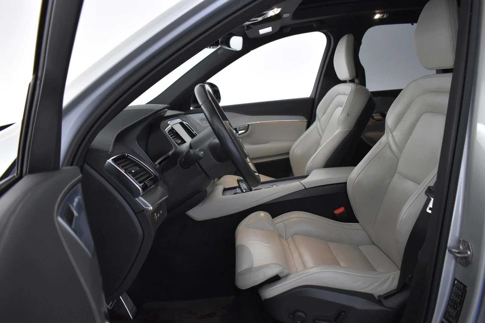Car Image - 2kVYfXq4ZiV5Uv8AVRnaGf