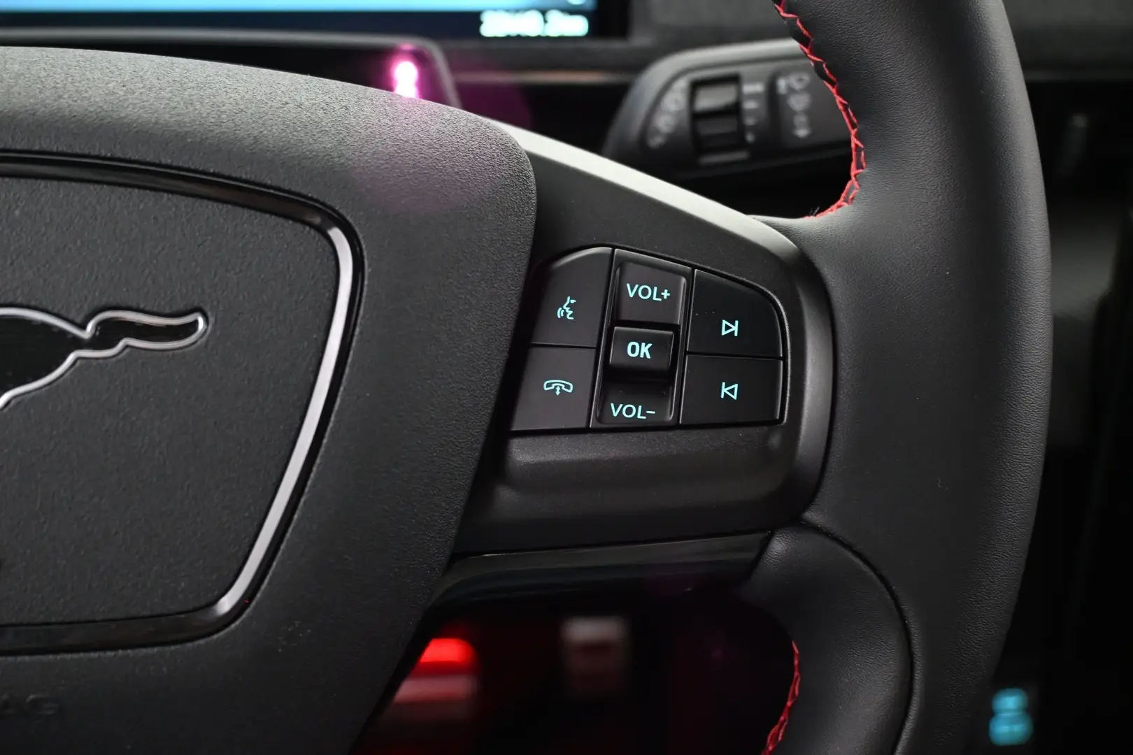 Car Image - eDfwDZQwS4RliEIbbpd5U