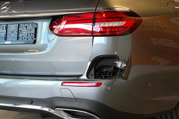Hybrid car on a long trip: Is it effortless?