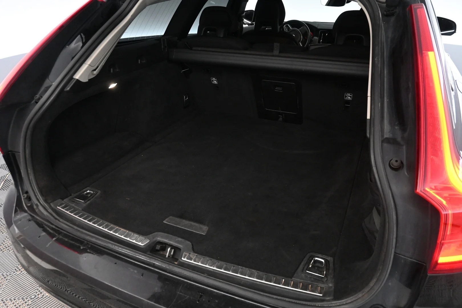 Car Image - 4YhpWxNRu17ubdRyrYm2LP