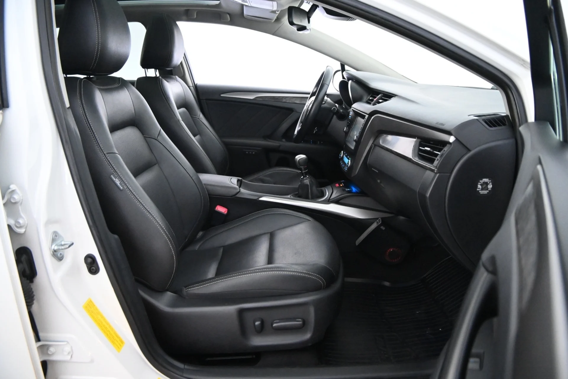 Car Image - 2asLIyYU7LGdXux2GVtLRn