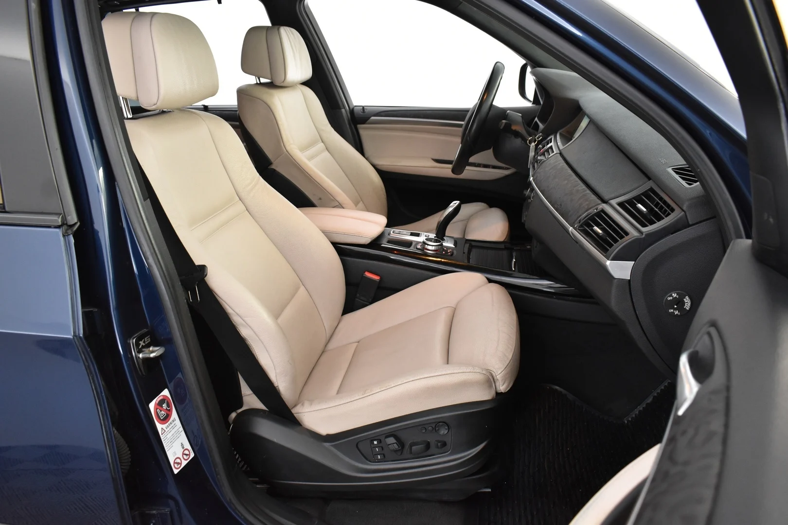 Car Image - 2LfJW9Lu0NDEMn3QpsRTt