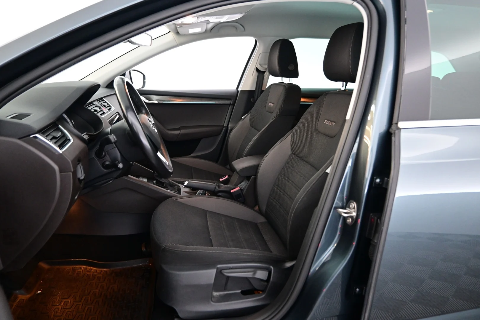 Car Image - 4RDkytuFahdTryGGTrkMdQ
