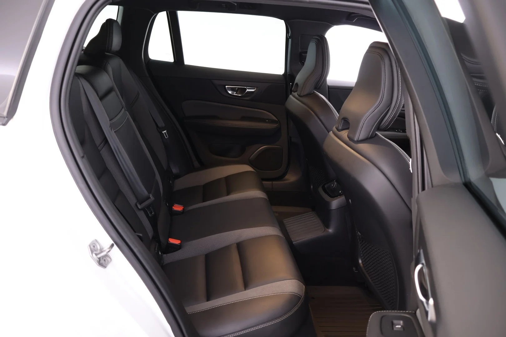 Car Image - 2MdhOvLNvFVDzzhQeGgpZC