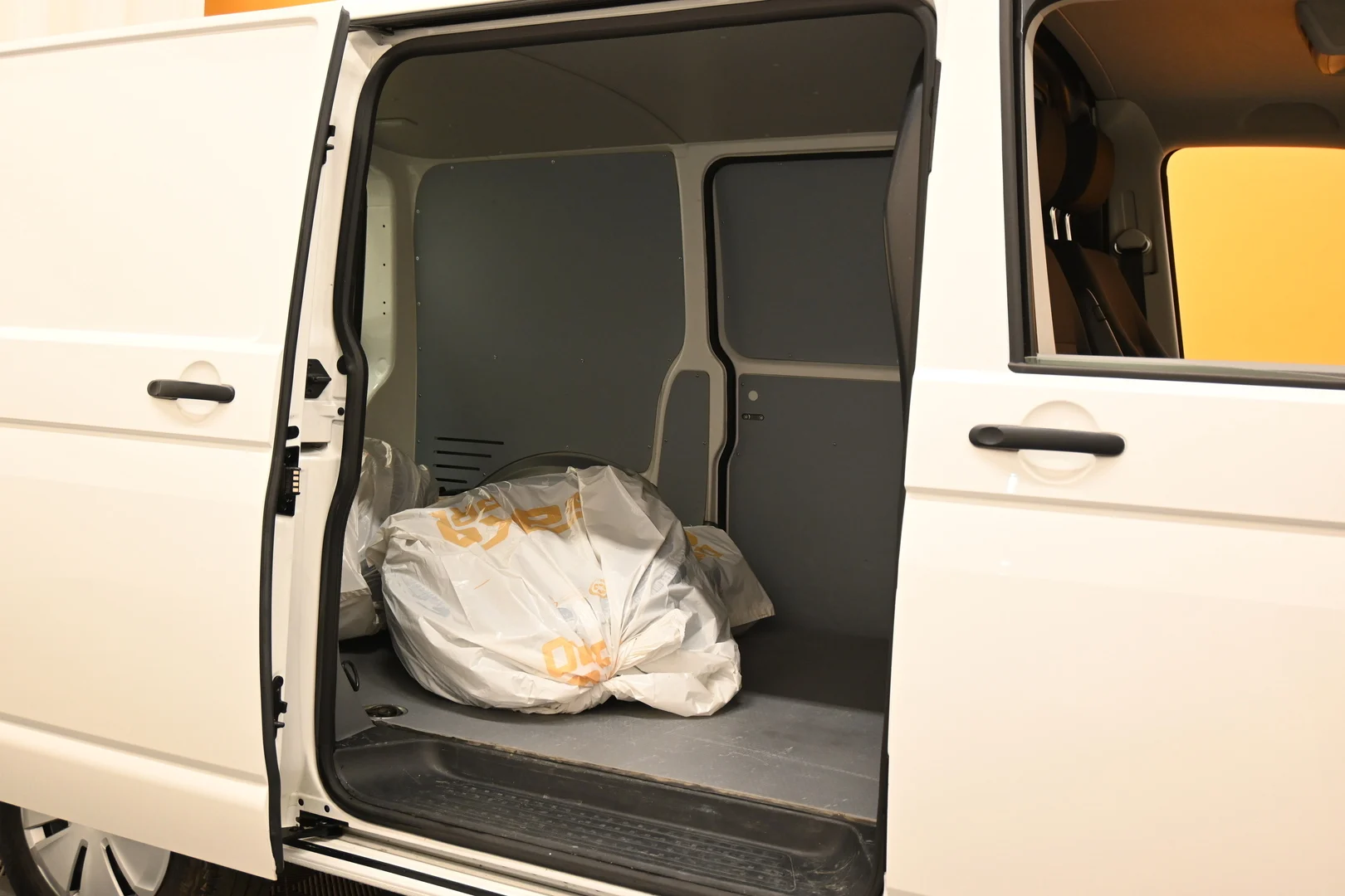 Car Image - 2As0vADiAlNbajJVNXS8TB