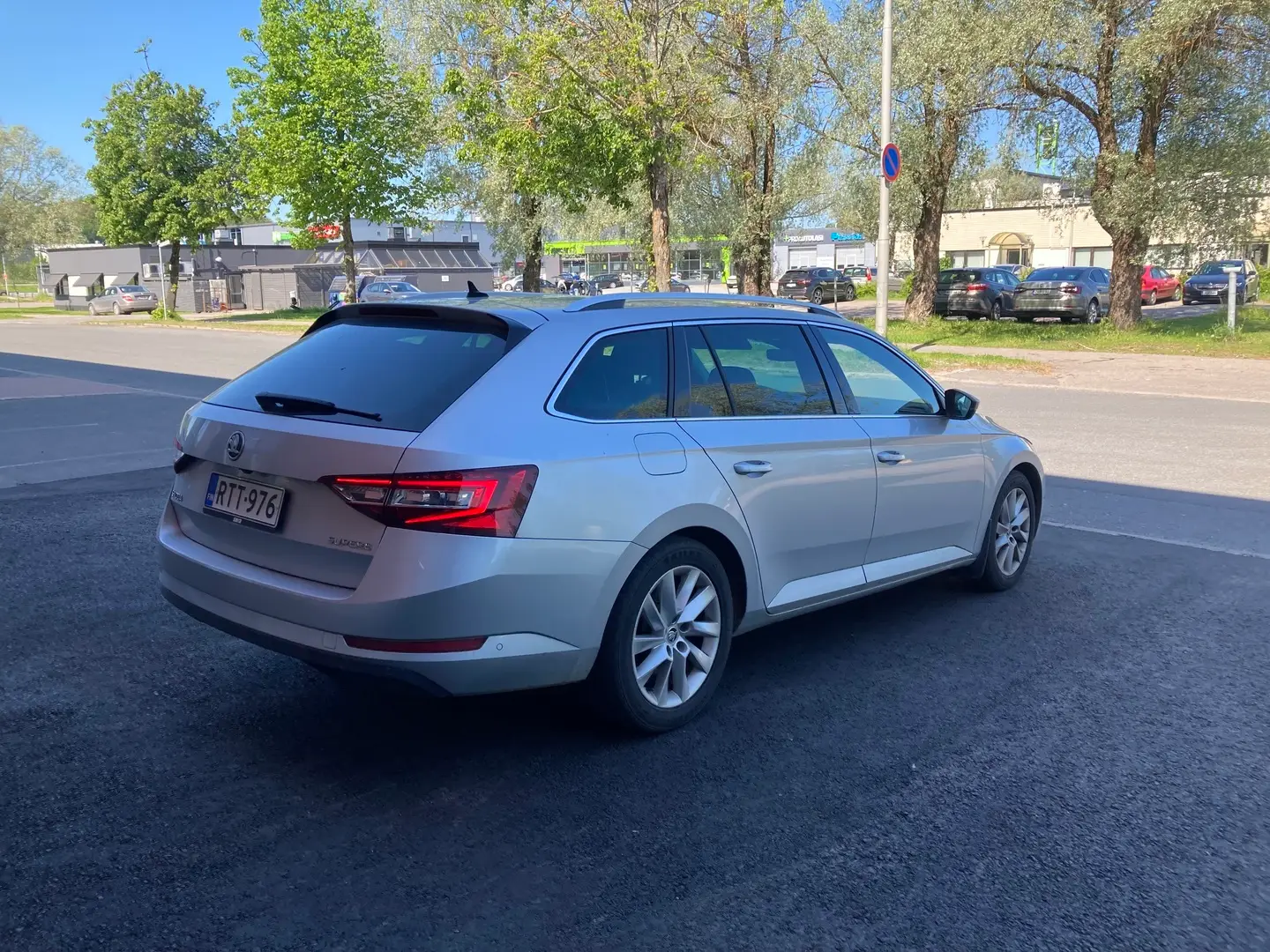 Car Image - 10NYLuMF3T2dVnSkDqeNfB